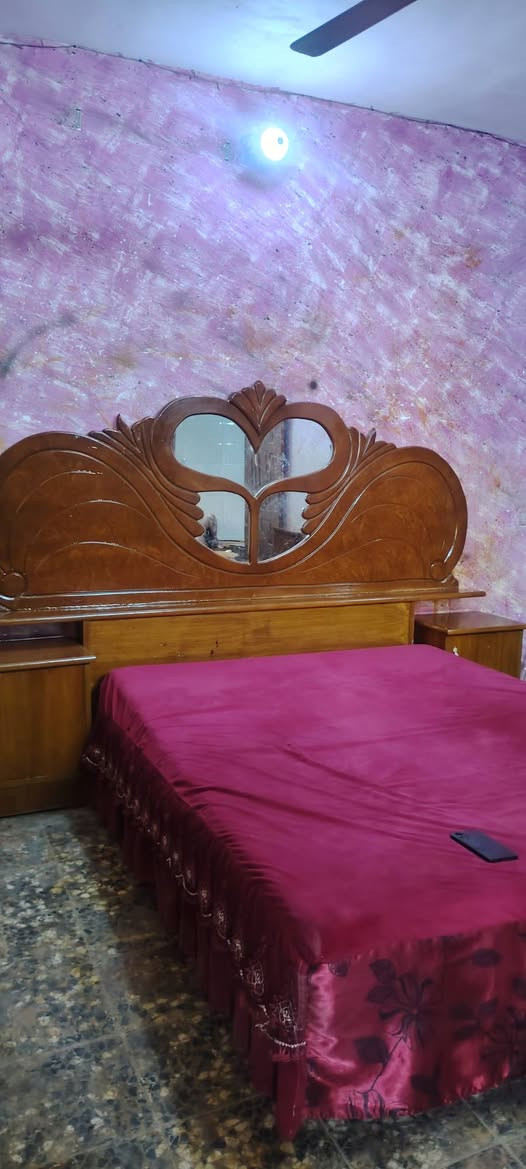 غرفه صاج عراقي نضيفه ٦ابواب السعر 350 ألف المكان الحسينيه الراشديه بغداد بوجد توصيل بل اجره التواصل على الرقم ***********
