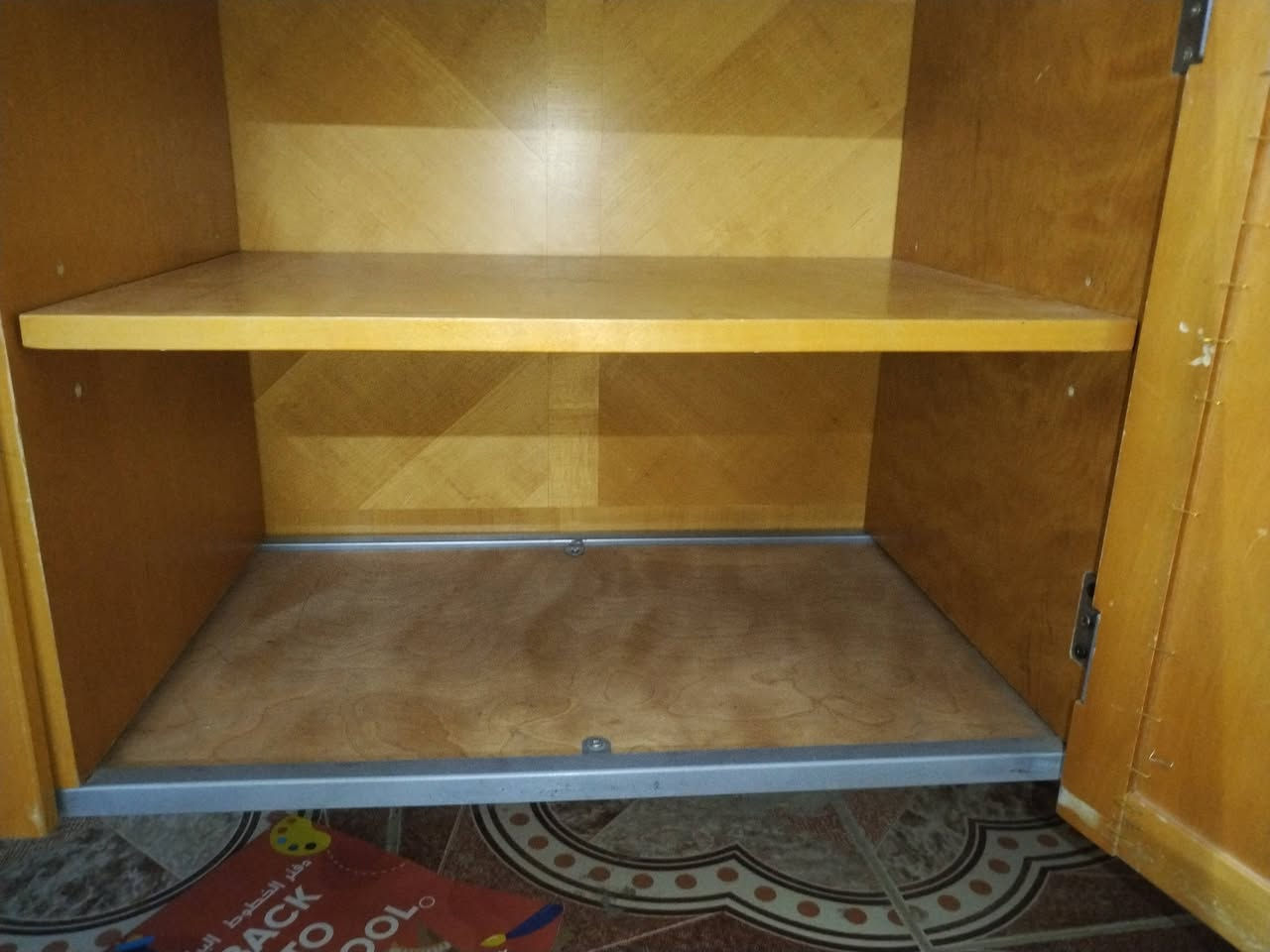 السلام عليكم
مكتب دراسي في ميسان. 
3 بيبان. 
السعر 50 وبي مجال حك الجية. 
الاستفسار رقمي  ***********
