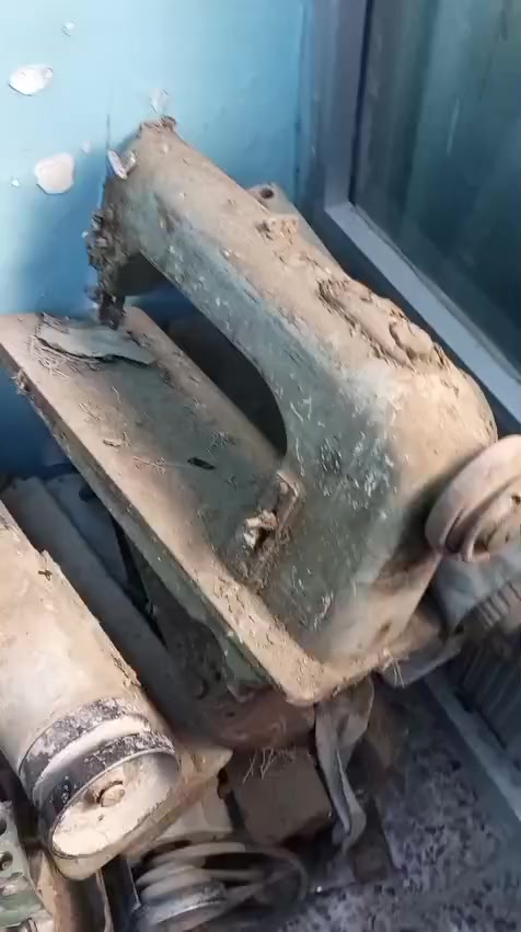 سلام عليكم مكاين خياطه 33وحده للبيع متروكات وقديمات ماعرف عاطلات او لا  للبيع ياباني سعر 20 الف  شارع الرشيد  ***********
