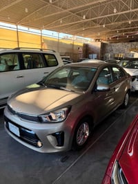 كيا بيجاز 2024 ماشيه :15,000km كفاله عامه من الصبغ والبارد والتبديل  ا...