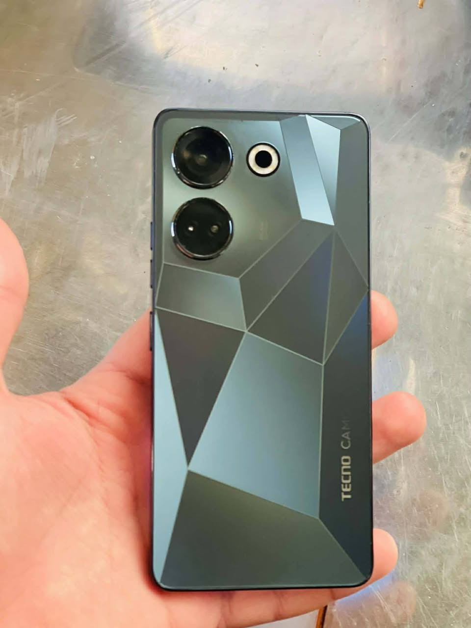 السلام عليكم تكنو كامون ٢٠ برو
ذاكره ٢٥٦ 
جهاز لوك حيل نضيف وقوي 
كله عل بلاد 
للبيع او مراوس اب ايفون فقط 
سعره ١٧٠ بي مجال 
مكاني كركوك 
رقم ***********
