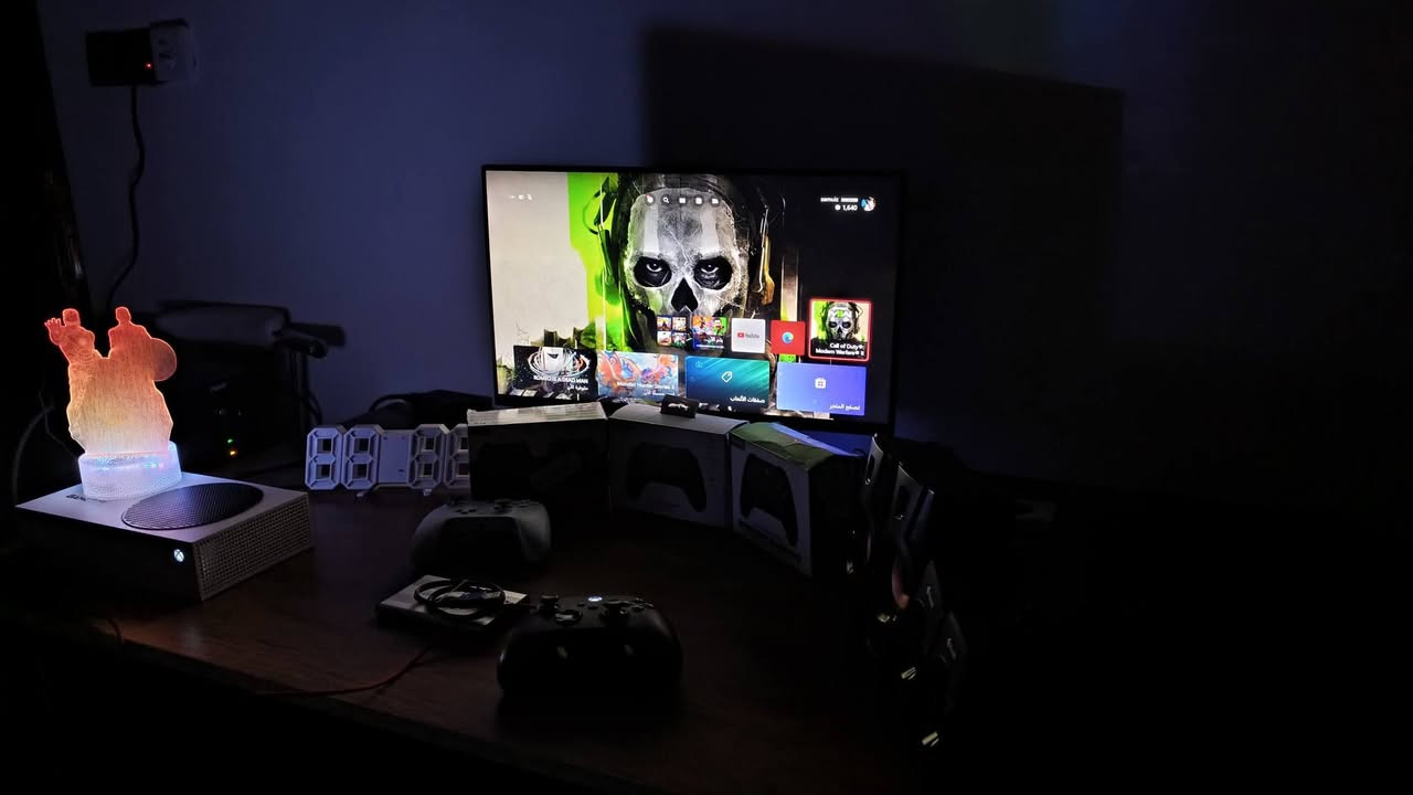 شنوو ليييوم 😂
سلام عليكم الغراض البصورة كلها للبيع 

سيرس اس بدون كارتون وجوستك مفتوح فقط مبدل منفذHDMi وانطيك ضمان ممبدل بي شي ثاني 

شاشة من BLACK WOLF  كاملة هية والكارتون مالتها وملحقاتها 
144HZ
FULL HD
حجم24
بنل lps الوانها كلش حلوة 

جوستكات عدد 5 منها 3 جديدات غير مستخدم ثنين منهم دنكل ووحدة عادية مثل مموضح بالصورة تشتغل فقط بيسي وماعرف شنو بعد والله 
الـ2 البقية وحدة مال سيرسx والثانية من كيم سيرG7SE شغالة طبيعي فقط وايرها ماموجود

سماعات مكتبية عدد2 

سماعة رأس عدد 3 اسمها+steelseries ARCTlS 7p
تجي جديد فقط بدون ملحقاتها بس هذا الواير من المحلات بـ3 وتشتغل طبيعي مثل مموضح بالڤيديو   على الاكس بوكس وذا تريد غراضها متوفرة اني ابيعها هيج سماعة سعرها غالي ابحث عنها وشوف

هارد حجم 750 كيكا 

يو بي اس من شركة تايكر معروفة 1500 

وهاي الانارة مدري شيسموها والله بس منضرها احلى من الصور كاملة هي وغراضها جديدة طبعاً 

الماسنجر عندي يعلك *********** هذا واتسابي ادخل وتدلل ومتواجد هم فيس
