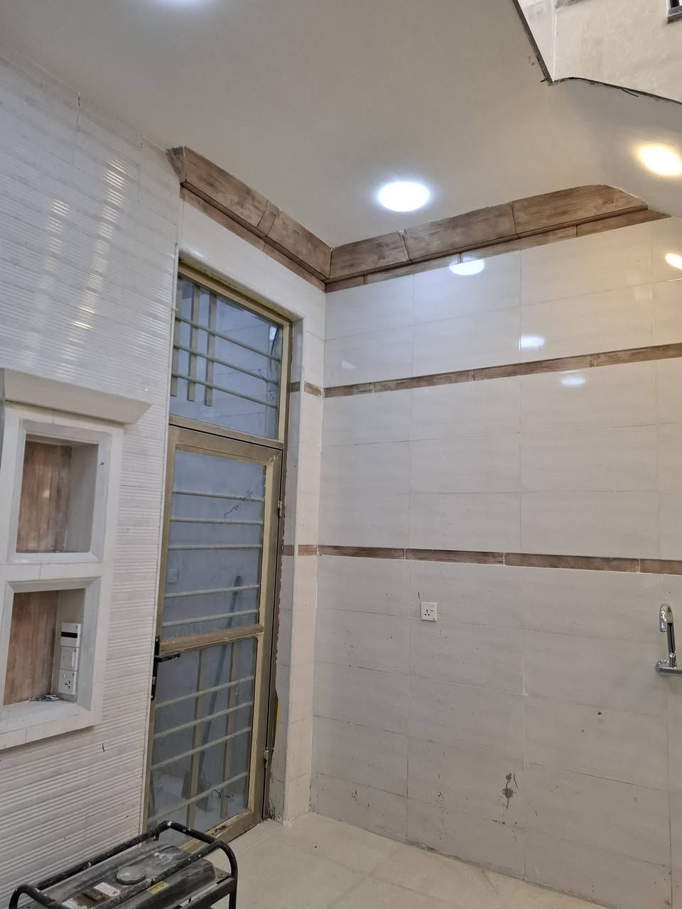 اسلام عليكم بيت للبيع مساحه ٩٠ بلوك بناء درجه اولى بي نقص كم شغله اني اكملها بشارع كريش قريب ع ابو زمن ابو الحلال السعر ٦٢ وبي مجال  ***********
