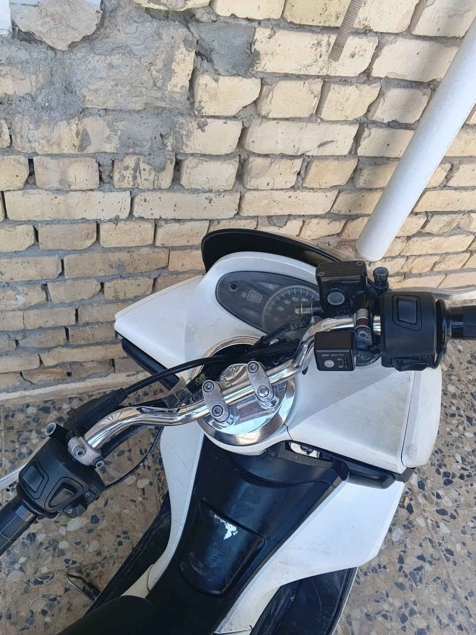 جيل اول 125 مكينة 
دراجة كفرات نضافتهن 70%
محرك ناعم وحلو ولمكينة ما مفتوحة مكفولة سرقة ومكينة 
نواقصها 
فقط ستان تعليك ولحساس كيلو متر 
شلعة ومعدل ما تلزم 
مكاني سبع قصور يم سيطرة 
***********
.
(1200) 
بيها مجال شي بسيط
