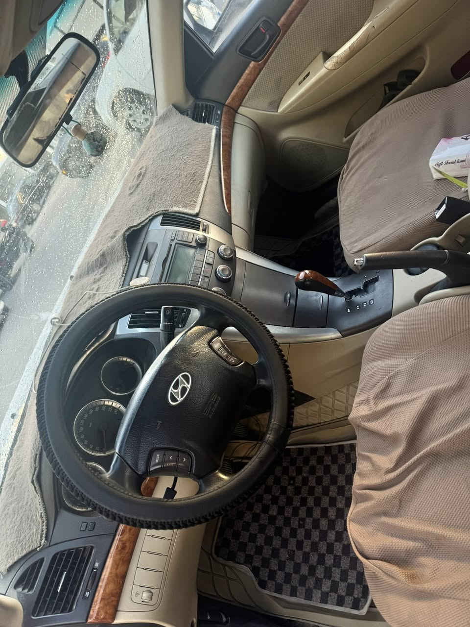 السلام عليكم سونتا خليجي موديل ٢٠١١ فول موصفات مكينه ٢٠٠٠ دوش مكفوله من الفتح الكير هم مكفول من الفتح السياره بيه الجاملغ الخلفي صبغ باقي السياره كفاله ماعده هيج هيج شخوط خفيفه كلش السياره خير من الله نضيفه شوفت عينك رقم انكليزي بأسمي السنويه لل٢٨ مداور ثاني يوم السياره اريده ب١٢٧ بيه مجال حك الجيه  ***********
