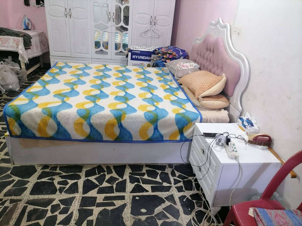 ***********
شراي يتفضل واتساب او يتصل 
غرفه كانتري ٧ قطع وياهه الدوشك هديه + صوميات تفصال كلش ثكال السعر ٤٠٠
+ اثاث اسعار كلش مناسبه 
عنوان بغداد حي العامل
