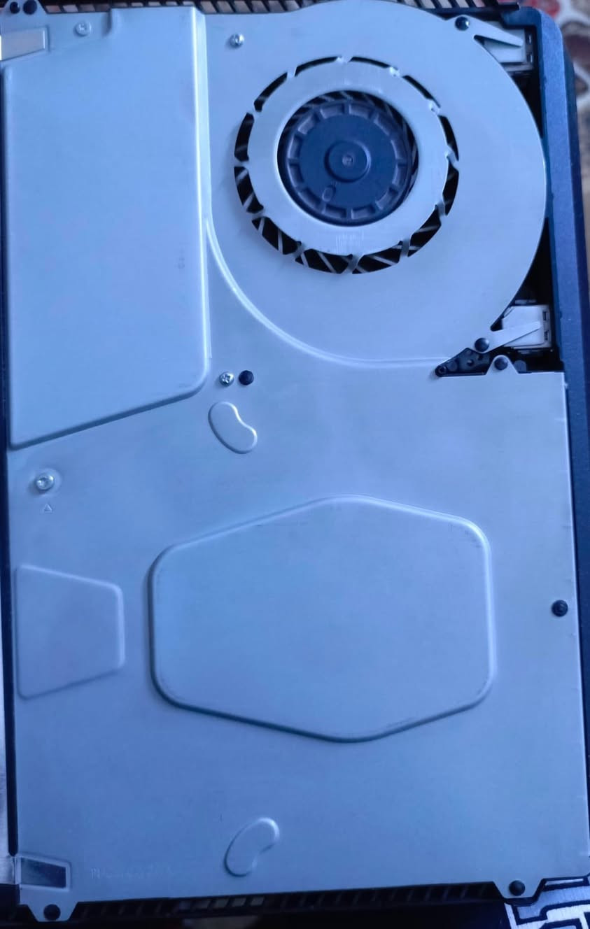 سلام عليكم عندي بلي فور سلم  مامفتوح نضيف كامل ويا كارتونه ويوبي اس كامل هم ويا كارتونه ويا ثنين يدات تجاريات وبي ٣ اقراص مثل ماموضح بل صوره وثنين تنزيل داخل جهاز العنوان بغداد المشتل رقم *********** واتساب موجود مستعجل عل بيعته ٢٣٠ الف بي مجال بسيط
