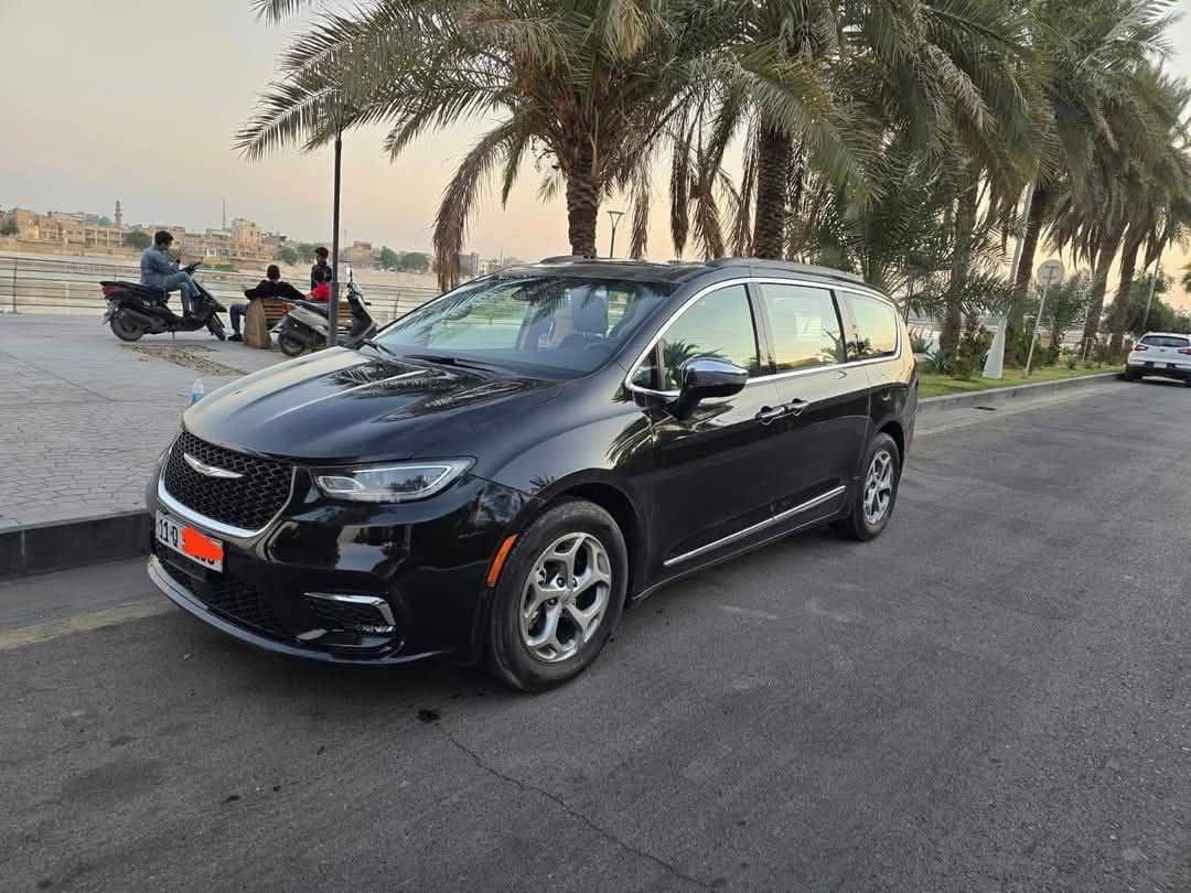 السلام عليكم
كرايسلر باسيفيكا ليمتد فول مواصفات واحدعلى واحد فول الفول مو تورنگ إل موديل 2022 اللون الاسود وتملك المواصفات التاليه: 
1ـ بانوراما (سلايدروف) زجاجي اضافة الى بوابه عازله للضوء 
2ـ اصطفاف ذاتي (اوتو بارك) 
3ـ ذاكرة خزن مرايات وكشن السائق (ميموري مرايات وكشن تحجزلسائقين تضبط حسب وضعية السائق) 
4ـ اربع كامرات (رؤيه محيطيه للجهات الاربع ) 
5 ـ حساسات عن بعد للاجسام عدد (12)للدعاميات الاماميه والخلفيه مع تنبيه صوتي ايمن وايسر حسب اتجاه وجود الجسم من السياره 
6 ـ اطواء المرايات آلي (كهربائي) وخاصة عند قفل السياره تطوى وعند تشغيل المحرك تفتح 
7 ـ فتح الابواب الثلاثه الجانبيه والخلفي (الاستيشن) بالتحسس من وجود الرجل 
7 ـ طوي وفتح الكشنات الخلفيه كهربائيّ من الشاشه والدكم الخلفيه 
8 ـ انارة البروجكتر حسب الاستداره او الاشاره ايمن او ايسر عند استخدام اللايت ليلا 
9 ـ لايتات ليد قويه بلون ابيض ناصع مع وجود لايت اوتو وحسب الاضاءة ليلا او نهارا وعند الانفاق 
10 ـ اضاءه ترحيبيه في المرايات وتحت الكشنات اضافه الى اللايتات وبقيه الاضويه الاعتياديه 
11 ـ تحديد مسار تفاعلي مع ايقاف السياره او تخفيف السرعه عند الحاجه اوتوماتيكيا مع استعادة السرعه عند ابتعاد السيارات امام السياره والتنبيه عند عدم وضع اليد الستيرن 
12 ـ ابواب كهربائيّة اوتوماتيكيه مع التحكم بها من البصمه 
13 ـ تشغيل المحرك عن بعد من البصمه 
14 ـ سايد بريك الكتروني تفاعلي يفتح اوتو عند السير من وقوف بالتقاطعات ماعدا اطفاء وتشغيل المحرك ذاتياً 
15 ـ دشبول مطرز بالخياطه ومطعم بالصاج مع الابواب 
16 ـ فرس متصل بالدشبول كبير مع وجودشاحنات سلكيه ولاسلكية مع مساحات خزن للحاجات فوق وتحت ماعدا خزن الموبايلات
 17 ـ الكشنات الاماميه كهربائيّة (السائق والايمن) 
18 ـ تدفئه وتبريد الكشنات الاماميه 
19 ـ تدفئه للكشنات الوسطانيه 
20 ـ بصمتين اصليه متوفره للسياره 
21 ـ مكنسه كهربائيّة مثبته من الشركه الصانعه لتنظيف داخل السياره 
22 ـ جامات الابواب الاربع اوتو بضغطه واحده صعود او نزول 
23 ـ شحن موبايل لاسلْكيّ 
24 ـ نظام صوتي مضخم هارمن گادن 
25 ـ السياره  ماشيه 40 الف  ميل قابله للزياده 
26 ـ نظام خرائط مزود بالشاشه فقط تحتاج تنزيل خرائط العراق حسب الرغبه مع نظام اندرويد اوتو وكار بلي 
27 ـ ماسحات مطريه اوتو تتوقف عند انقطاع المطر وتشتغل عند هطول المطر 
28-سستم صوت هارمن گاردن ذو ميزات عالية الاداء  واما السعر فهو سعر الليمتد الفول مواصفات مومثل البعض فول ماعدا الفتحه وهي مواصفات حقيقيه وهو 275 ورقه وللاستفسار الرجاء الاتصال او المراسله على رقم صاحب السياره *********** متوفر واتساب  مكان السياره ناصريه 
  واهلا وسهلا بالطيبين
