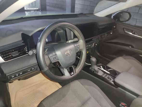 السلام عليكم 
للبيع 
كامري موديل 2025 هايبرد مواصفات LE منفيس رقمها مجاني بصمه تشغيل لاسلكي تبريد قطعتين السياره جاهزه 
صوره الشاصي والضرر مرفق بالمنشور 
السعر 225 وبيها مجال 
عنوان السياره ناحيه الزاب قريه اصبيح تحتاني 
للاستفسار الاتصال على الرقم التالي 
‏‪0781 437 4183‬‏
