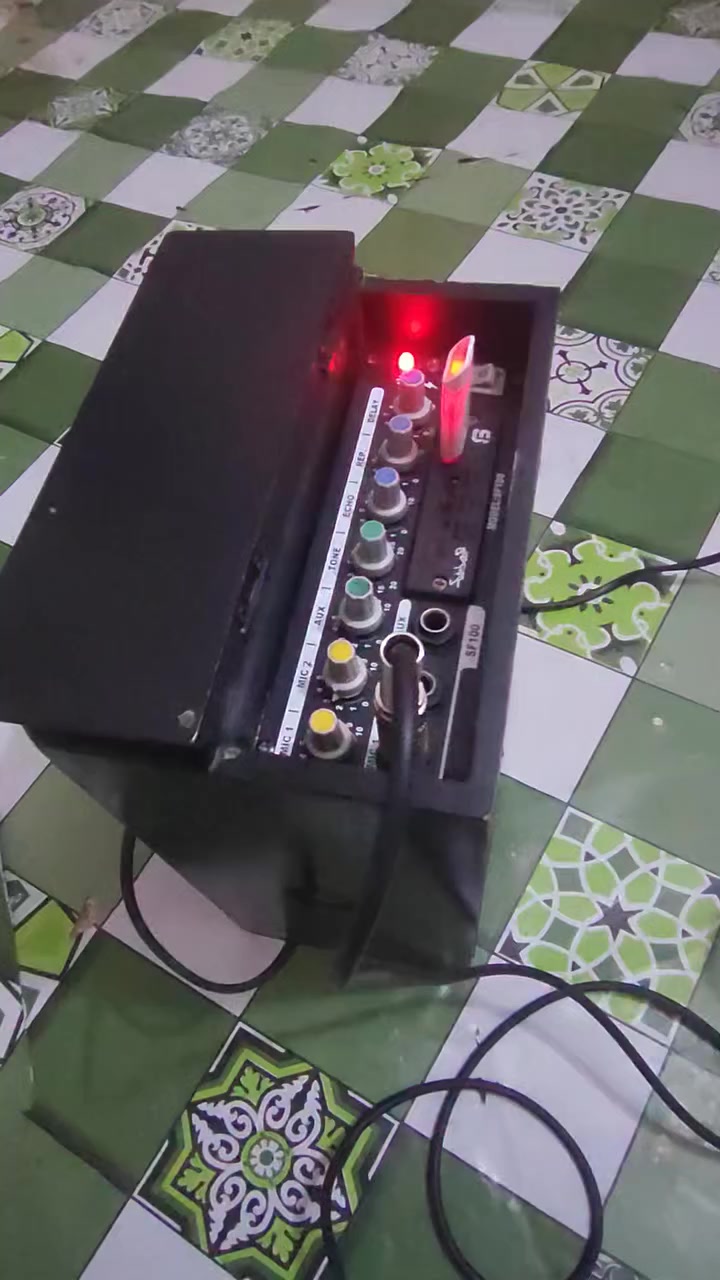 جهاز ملايه حجم وسط نظافة 95بالمئه شغال بالكامل يشتغل شحن وكهرباء السعر 85 الف موجود  توصيل لجميع المحافظات ***********
