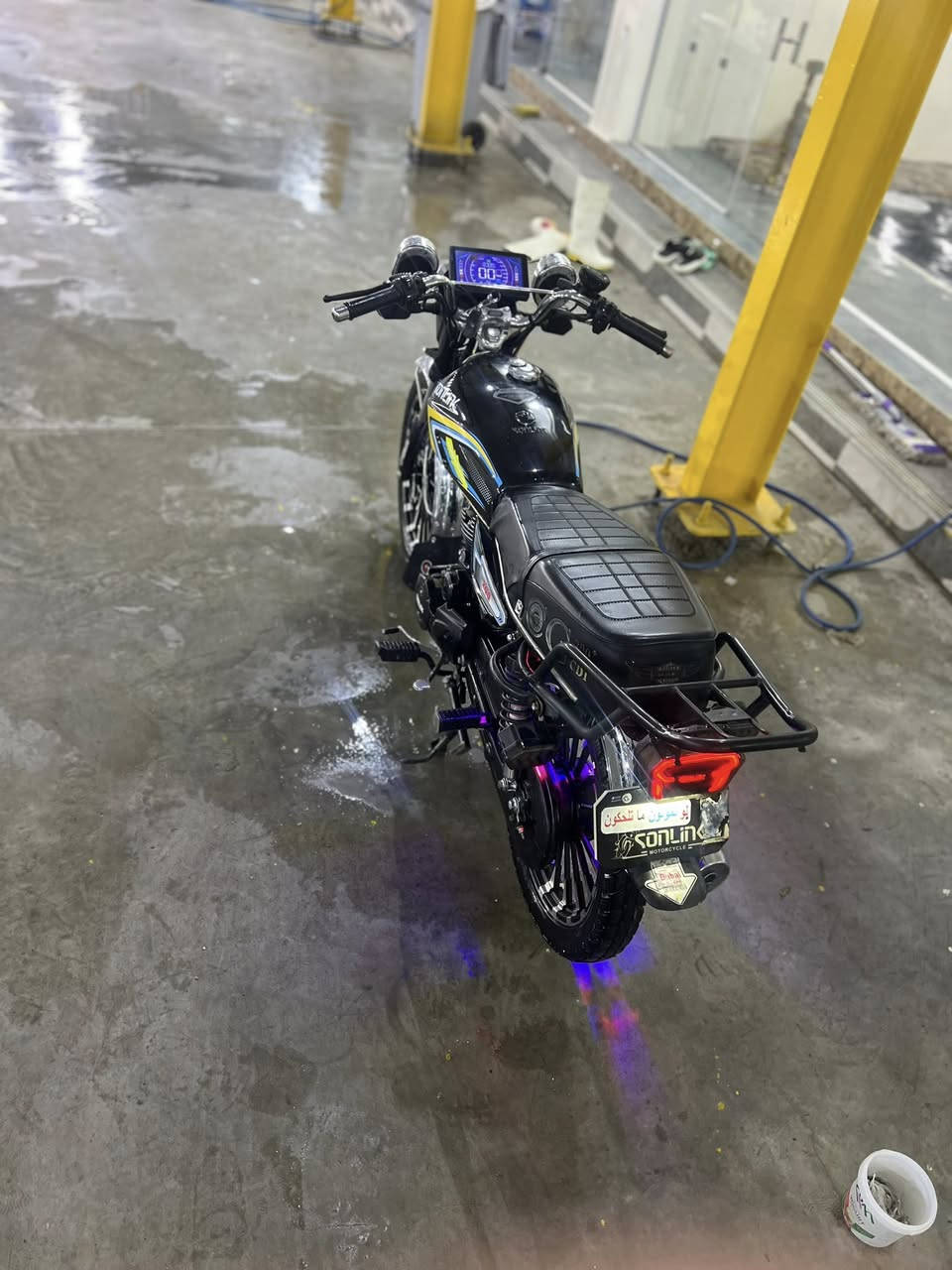 سلام عليكم
سيفان موديل 25 كفاله عامه 
محرك 200c
أوراق كامله 
مكان ديالى كنعان 
شراي يتصل ***********
سعر 750
