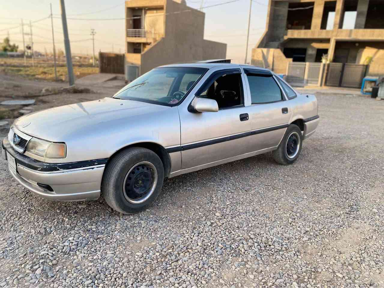ئوپل فكتريا موديل 1990 سه نه وي پلاستيك گيرو مه كينه ي به شه رت كاره باي مه زبوت چوار تايه ي لؤكي له ژيره تازه تاخم پيشم گوريوه هه موو گياني به شه رت چركه ي تيابوو وه ره قه يه بشكينه سه عري 2٣گه لا مه عمه له ره قه م ته له فون*********** شمشمل, السليمانية

