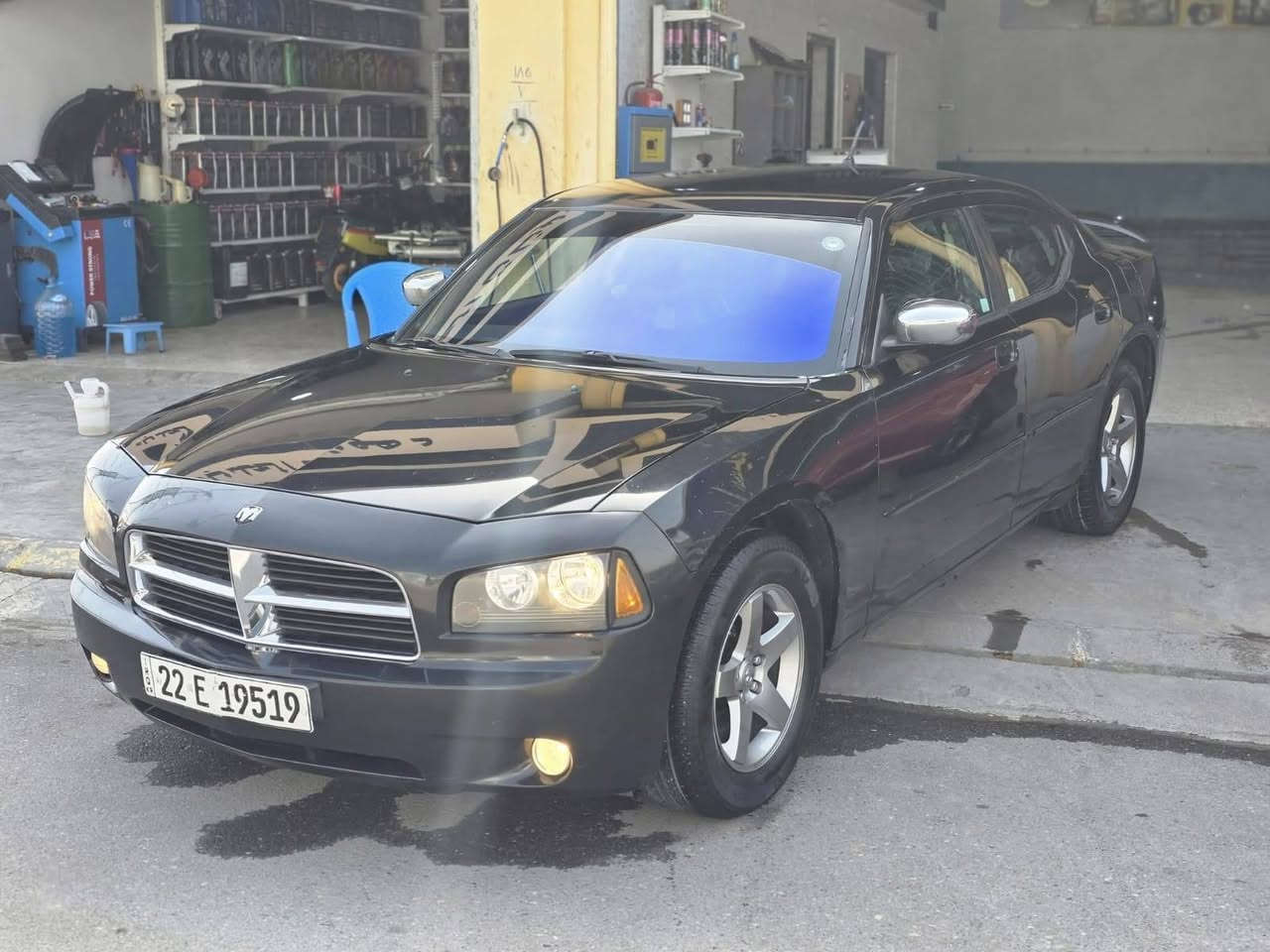 جارجر موديل 2008 سياره حلوه حيل ونضيفه بيها قطعتين بدون دواخل السياره ما مشتغلا خط السعر 105 العنوان موصل الايسر *********** هاذا رقم صاحب السياره

