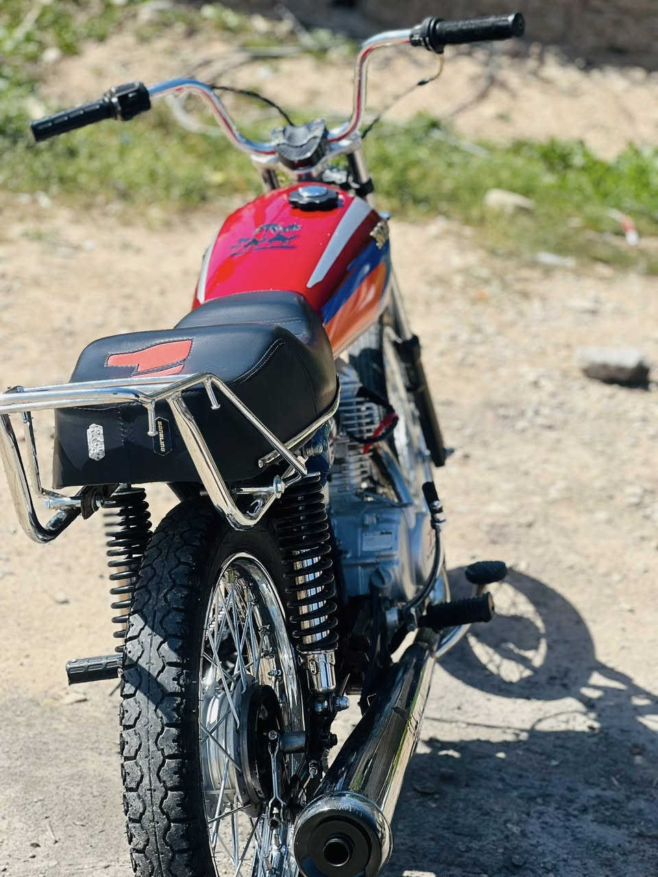 السلام عليكم دراجه تعمير
كله 26 شاصي شلامجه اصلي 
مكينه رابيدو 
دراجه مفوله 
***********
