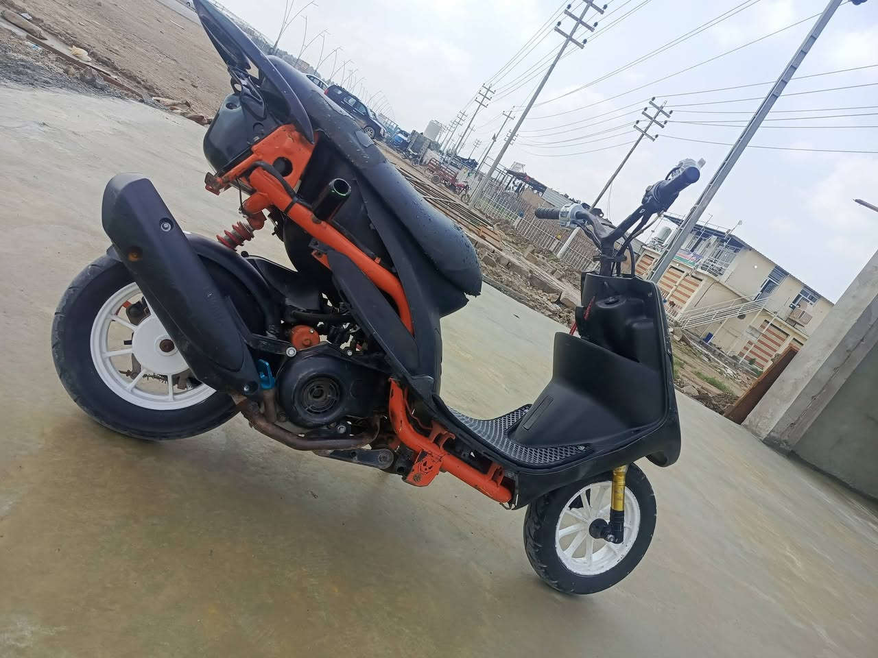 السلام عليكم ماكس عدله
كهربائيات شغاله كلها..سف هندر نگره...منضومه كلجات كلها جديده...مكينه55تخبل شلعه ومعدل ڜگ الگاع...
وياله وتواير جدد.. سعر..350.
***********
