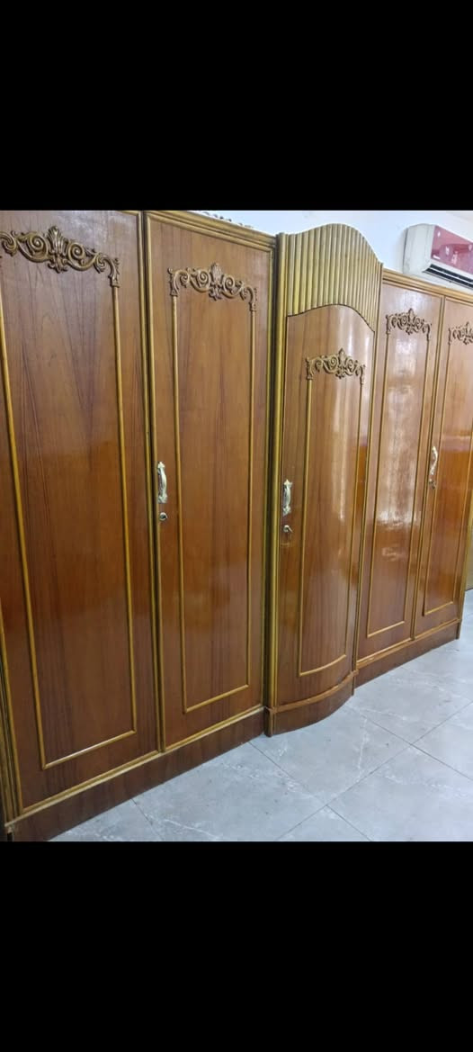 السلام عليكم عندي كنتور صاج عراقي داخل خارج نضيف  جدا جداب٢٢٥  وتخم زان كوري نضيف ٧ نفرات ب٢٥٠ الشراي يتفضل خاص *********** بغداد, العراق
