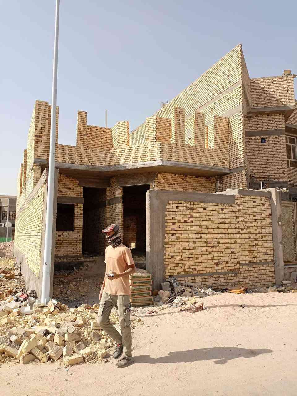 بعض من اعمالي المنجزه ع ارض الواقع ... 
تم والحمد لله اكمال هيكل حي القضاة إلى مرحلة التسليم .... صور من العمل ... جاري العمل على ذلك وسنوافيكم بالمستجدات قريباُ .. ان شاء الله . ... 
.
للتواصل او للأستفسار عن جميع الأعمال يرجئ مراسلة الصفحة + واتساب + اتصال👇 
.
***********  
***********
