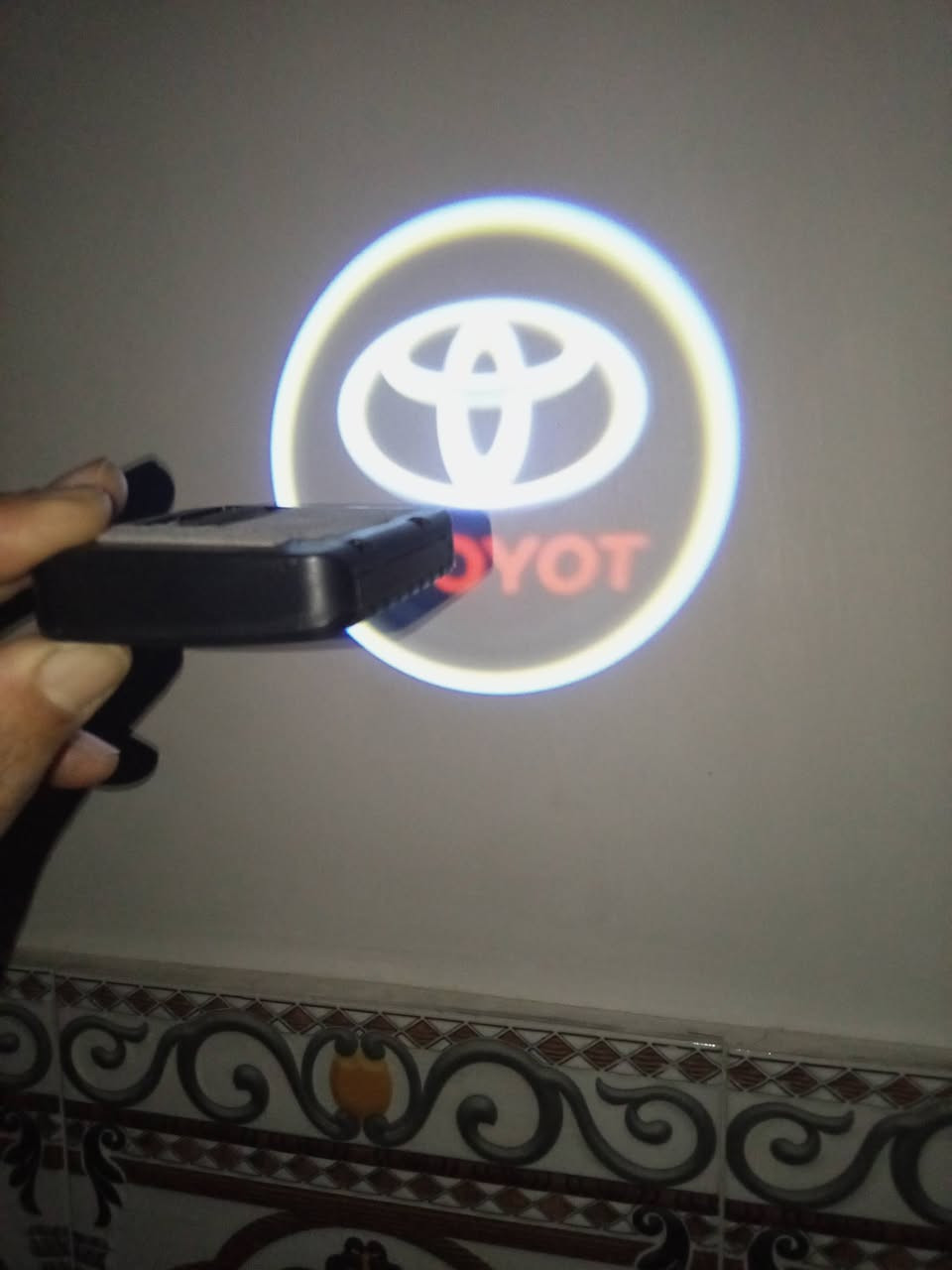 السلام عليكم شعار تيوتا ينشد بالباب نضام حساس من يفتح الباب يشتغل بإله امزون سعر الزوج 15 ألف بغداد الكرخ ***********
