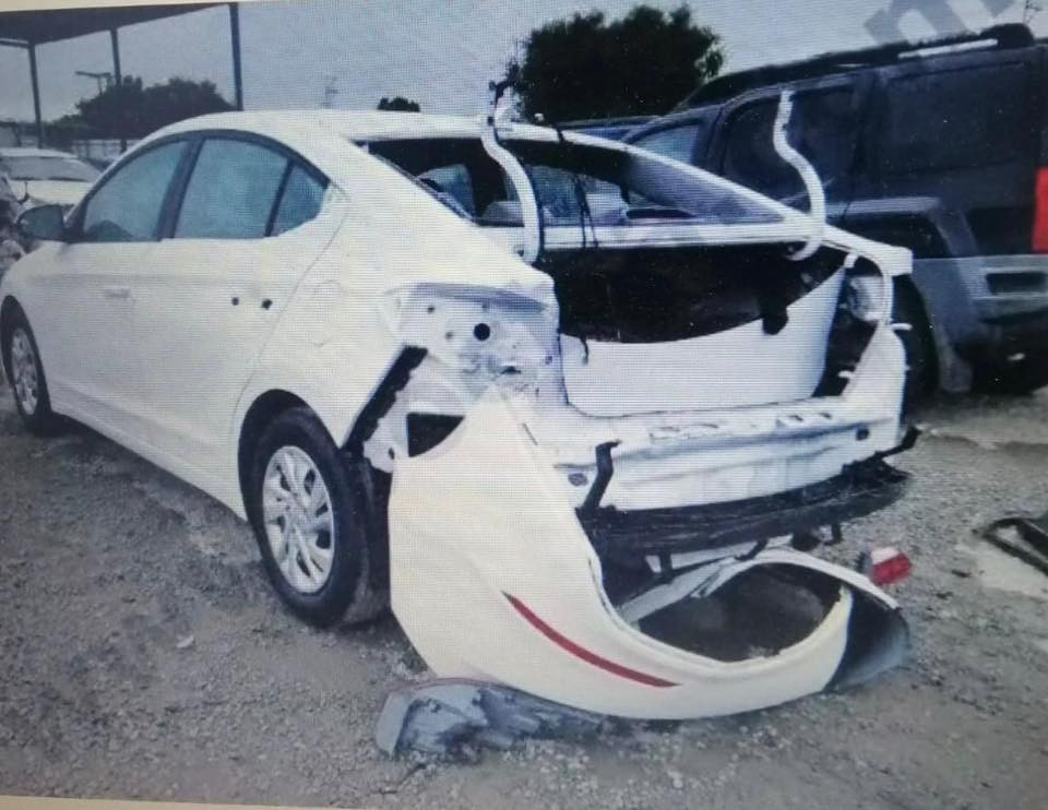 النترا موديل 2017 وارد امريكي
مراوس ب ماليبو موديل 20 وفوك 

محركها 2000دوش ماشية  105ميل
سيارة رقم بغداد وبأسمي 
كير ATM ومحرك ممفتوح ومكفولات وتبريد ثلج 

سيارة بيها تكشير بالكصة مال قمارة ونصبغت ع التكشير فقط بالكصة يعني مو قمارة كاملة

حادثها بامريكا قبق صندوق وراجع نفسه وصور مرفقة بالمنشور حادثها كلش خفيف وبالعراق صار بيها ضربة بلبنيد ورجع ع بارد 
وسيارة بيها طخات خفيفه بلباب وبلدوسة ومرفقة بلمنشور

مكان السيارة بغداد شارع فلسطين

رقم صاحب السيارة 
***********
