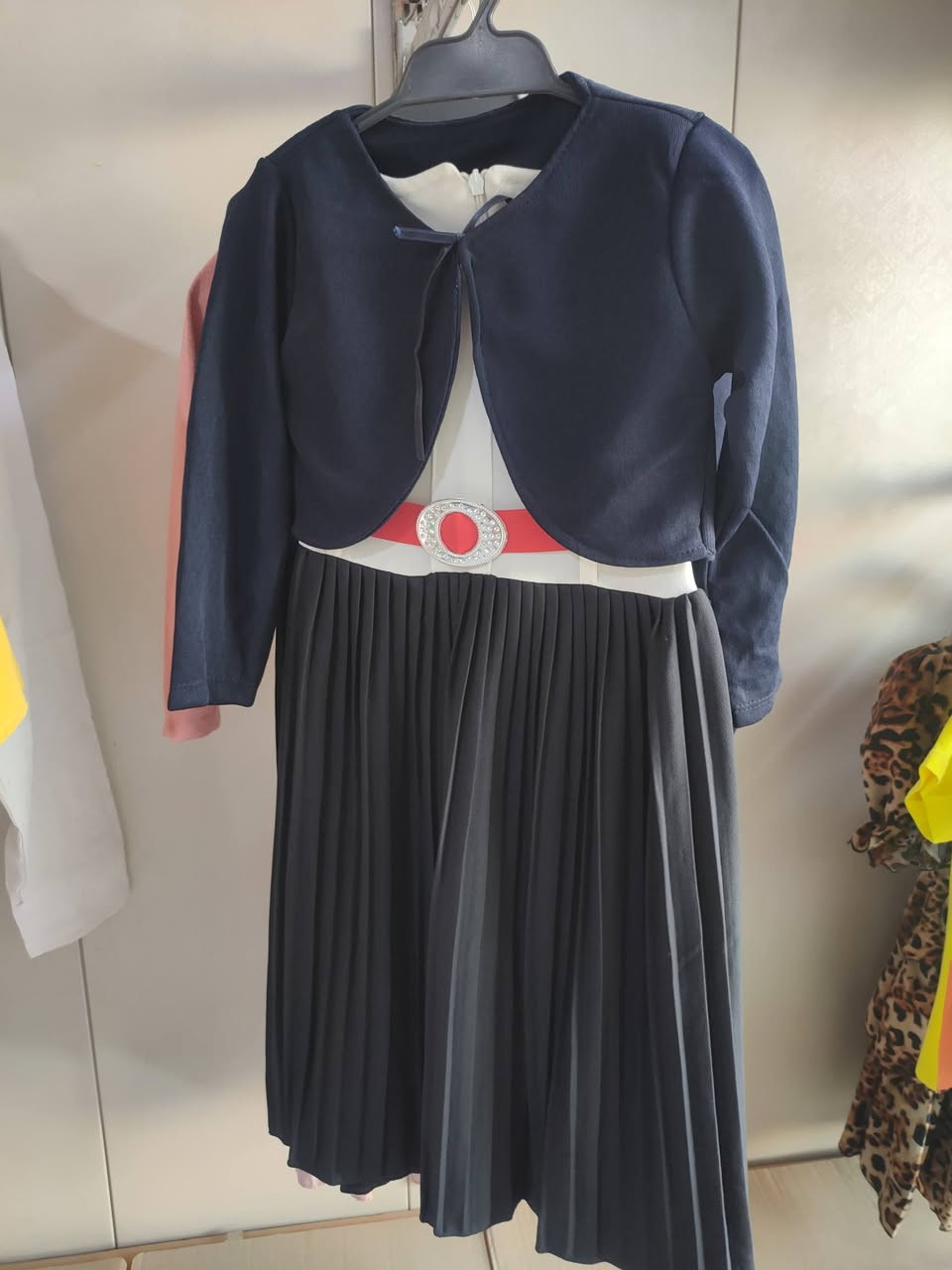 (بسسم الله الرحمن الرحيم)
ع بركت الله تصفية ملابس واحذيه  قطع اخيرة 
اي قطعه داخل المحل ع 5الاف و3 الاف 

جميع الملابس جديدة وليس فيها اي عيوب 

المكان ديوانيةةةة عفك جسر المستشفى قرب أسواق العائلة 
بئدارت أزهر عبيس


**إذا كنت صاحب هذا الإعلان وتريد حذفه لأي سبب، رجاءا أرسل رسالة إلى الدعم الفني**