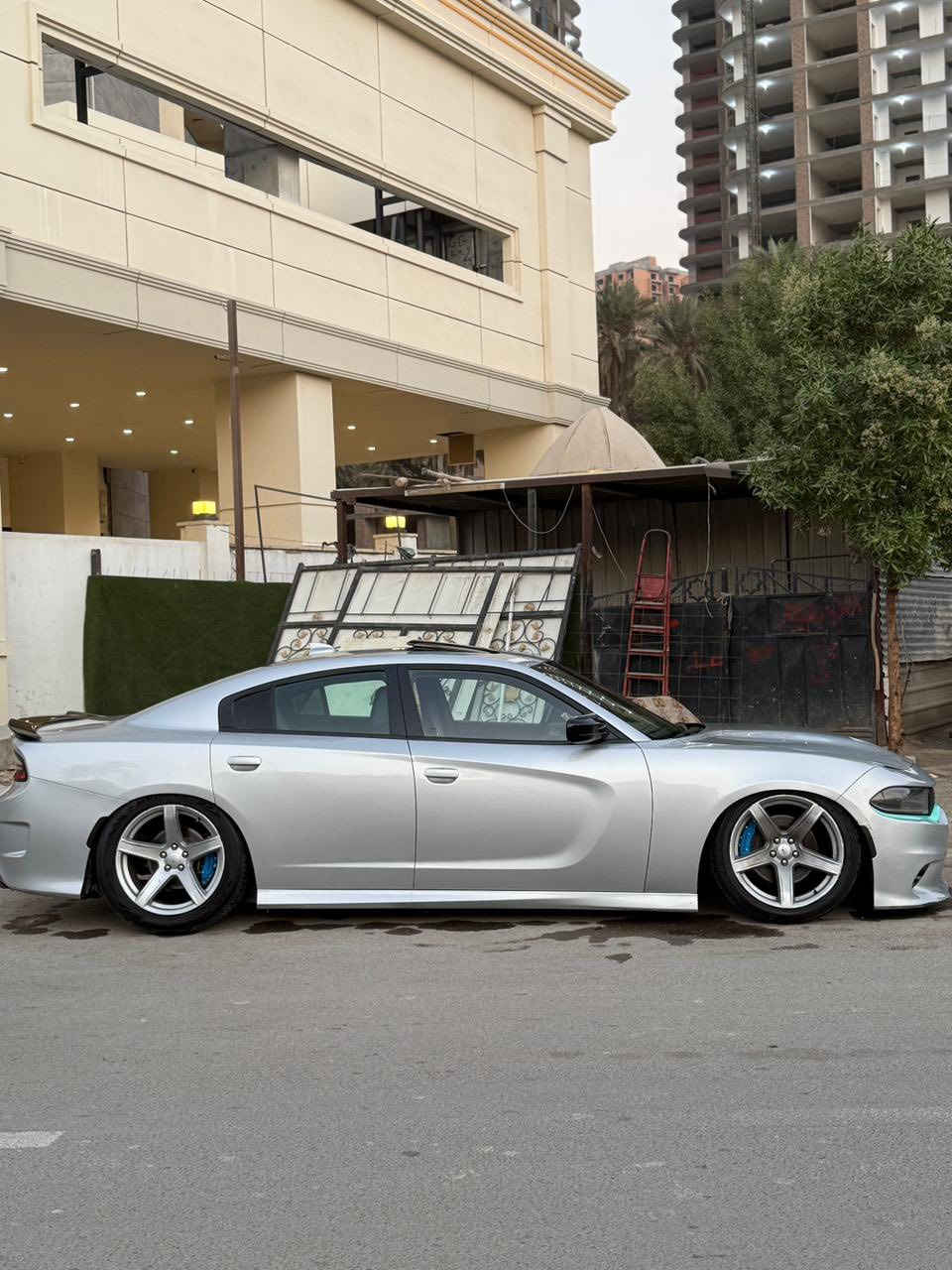 السلام عليكم جارجر دايتونا اصل 
8 سلندر 5700 
مختم دايتونا 
فتحه سقف
نظام جكات و رفع S1
اكزوس رياضي كورسا ينسد و ينفتح
اكسل مقفول SRT
حادثها بجم كبس 
صبغ عام
السعر 17600$قابل للتفاوض 
رقم الهاتف ***********
