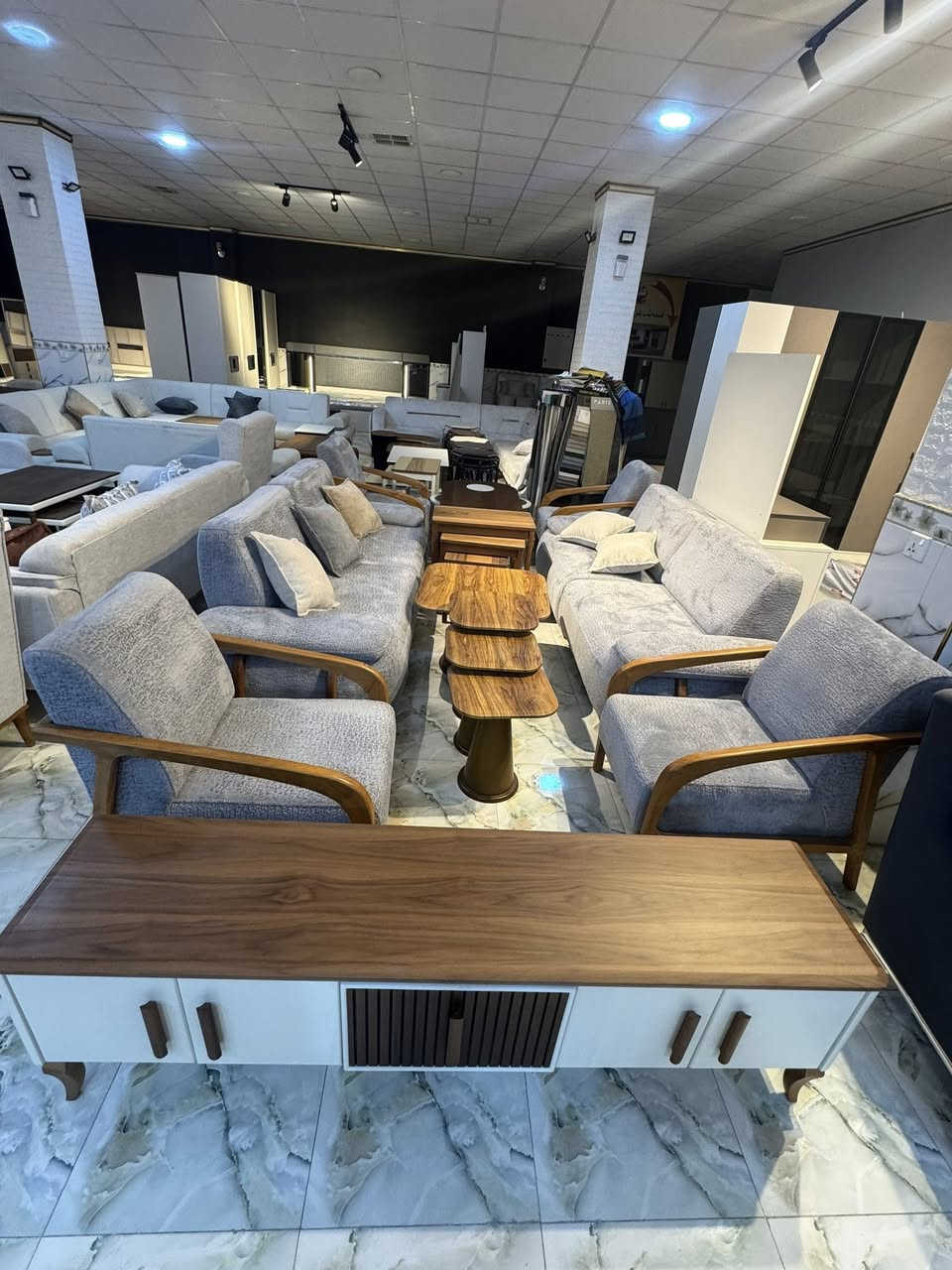 شركة ديڤان للأثاث
بمناسبة شهر رمضان المبارك 🌙✨
مسوين تخفيضات مميزة وأسعار خاصة على أغلب الأثاث.

نوفر لكم:
🛋 قنفات مودرن وكلاسيك
🪑 ديوان حسب الطلب وبالقياس واللون اللي يعجبك
🍽 ميز طعام بتصاميم أنيقة
🛏 غرف نوم كاملة
🪵 كنتور دستور سليماني
🪟 طبلات بأنواع وأشكال مختلفة

✔️ تفصيل حسب الطلب
✔️ قياسات خاصة
✔️ ألوان على ذوقك
✔️ جودة عالية وأسعار مناسبة

💳 تقسيط مريح جداً يشمل الجميع

فرصتكم بهالشهر الفضيل حتى تأثثون بيوتكم بأجمل الأثاث وبأفضل الأسعار.

📞 للاستفسار والطلب:
***********
📱 واتساب متوفر

شركة ديڤان للأثاث — كل ما تحتاجه لبيتك تلقاه عدنا
