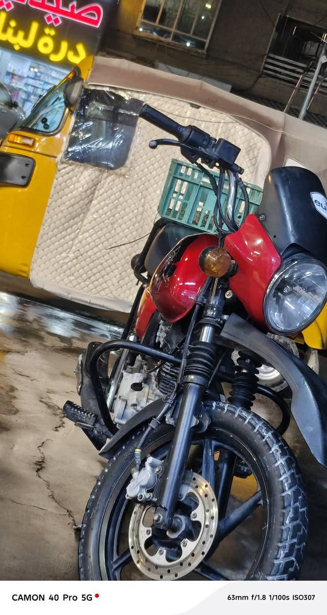 السلام عليكم 
دراجه البيع 
الدراجه كامه المكينه
والورتق ضيعه
سعره 700 بيه مجال الشراي
***********
