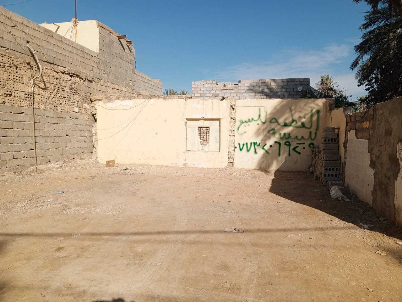 سلام عليكم  القطعه للبيع مساحه 80متر كربلاء حي العباس الفرع الثالث سند 25    اي استفسار الاتصال ***********
