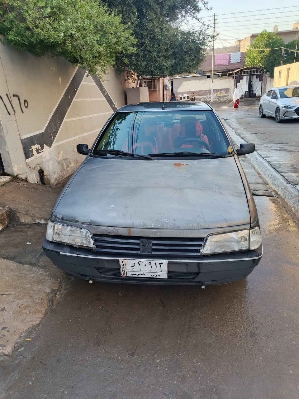 عندي سيارة بيجو موديل 1994 فرنسي الاصلي گير توماتيك سنوية لي 2027  الشرعي موجود وكالة عندي بسمي تايرات طخم جديد وباتري جديد مكينة لا صرف ولا نفخ قطارة مال بانزين سعر المطلوب 32 وبيها مجال 
للتواصل ***********
