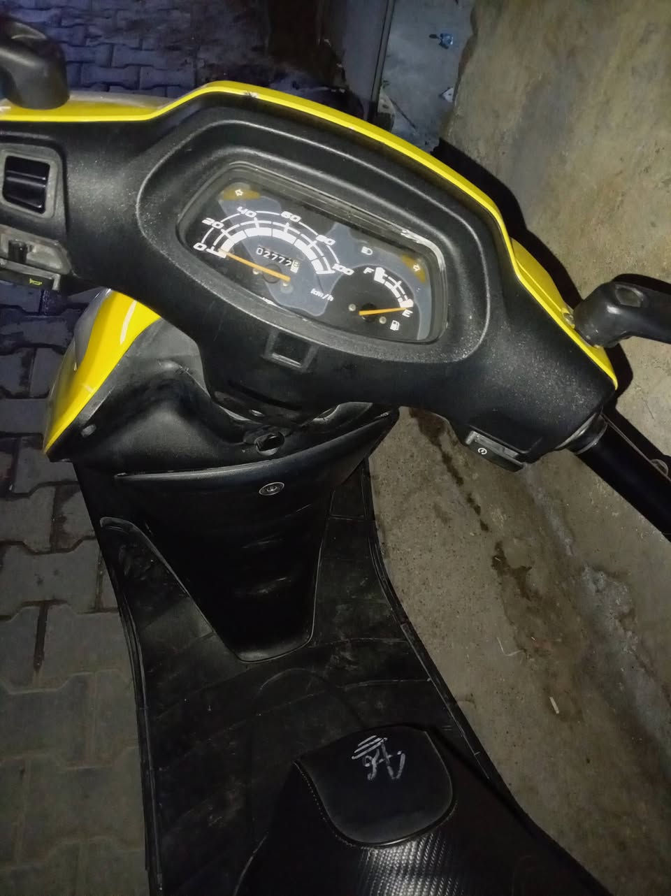 سلام عليكم سبيسي ياباني بعد حاويه دراجه ملوين بيه مجال حك جيه مستعجل علئ بعته ***********
