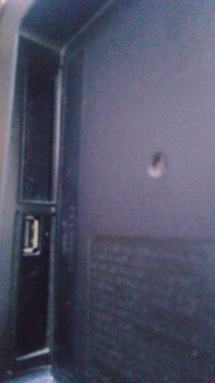 السلام عليكم شاشة حجم 20 ماركة الجي كوري اصلي مامفتوحة  بشرط الفحص كامل مكمل مع الريموت كنترول الاصلي 55 والتوصيل مجاني راسلني وبالخدمة ***********
