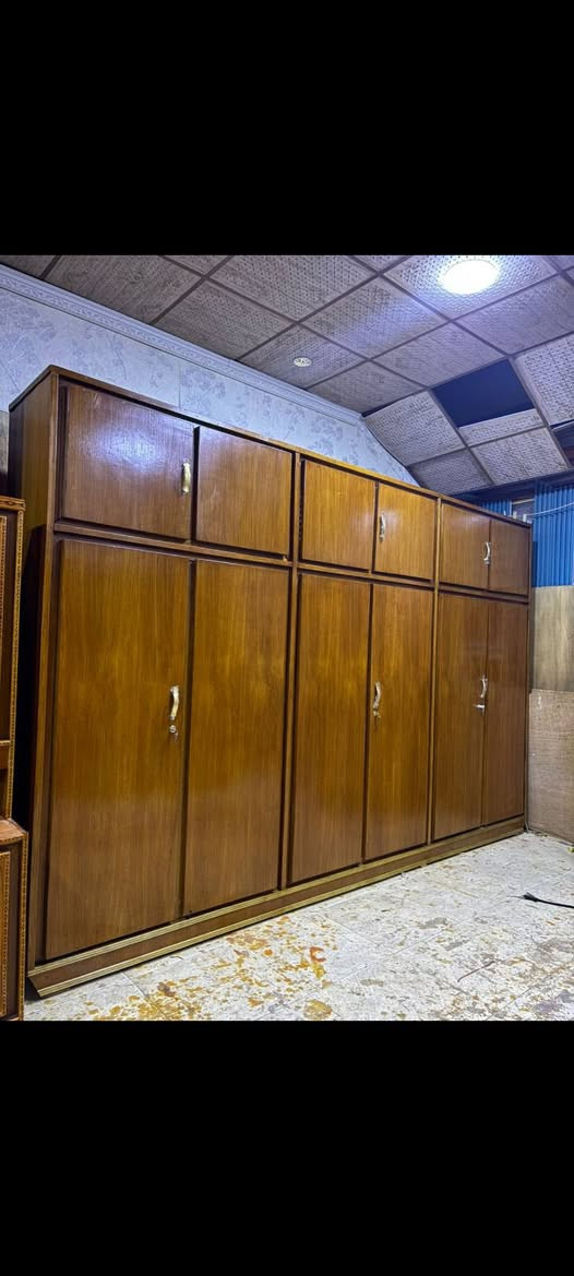 سلام عليكم غرفه حطاطة سعر 550 وبيهة مجال المكان رمادي الملعب سوك سلاله ***********
