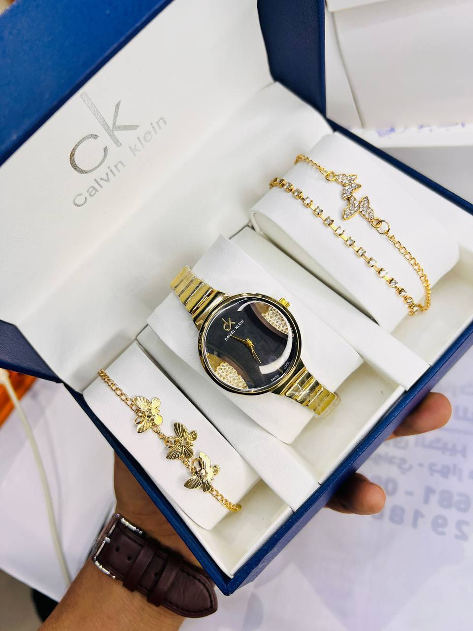 ⏱️ اختَر وقتك… واختَر فخامتك
مجموعة ساعات أنيقة بتصاميم وألوان متنوعة،
تفاصيل راقية تناسب الإطلالة الرسمية والكاجوال،
لأن الساعة ليست مجرد وقت… بل توقيع أناقة ✨

📞 للتواصل والطلب عبر الواتسا:
0113149392

💎 لأن الفخامة ليست مجرد تفاصيل… إنها أسلوب حياة.

 #أناقتك_تبدأ_من_هنا
#مجوهرات_رجالية #ستايلك_يعبر_عنك


**إذا كنت صاحب هذا الإعلان وتريد حذفه لأي سبب، رجاءا أرسل رسالة إلى الدعم الفني**