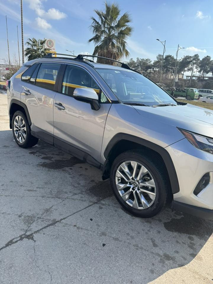 موديل 23 فئة XLE ماشي 32  مكان سليمانية الاتصال *********** السعر 225 او مرواس اقل.حادث بنيد و جاملغ                          رقم شاصي 2T3A1RFV2PC371788
