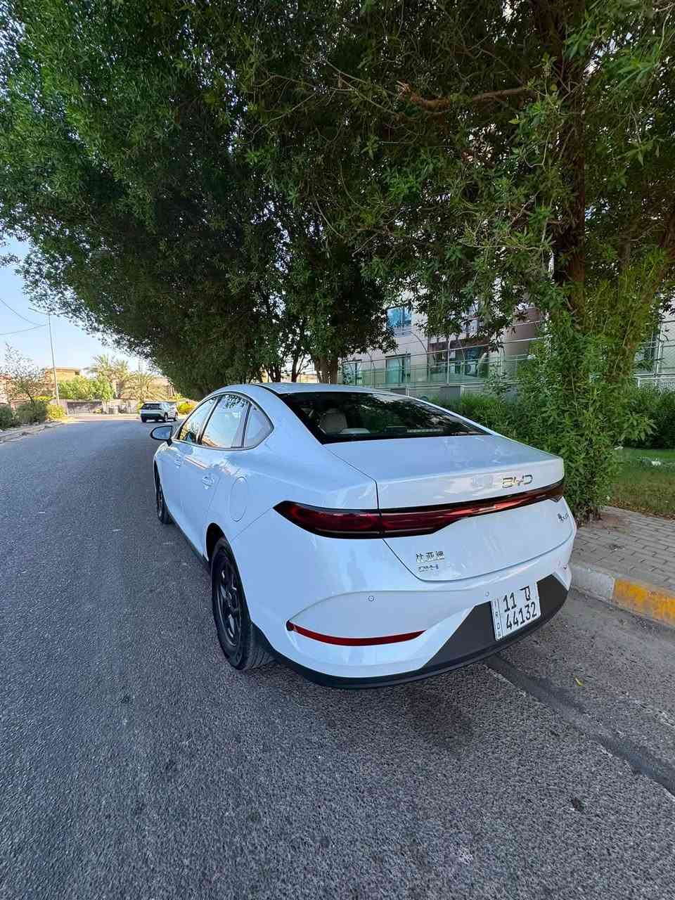 السلام عليكم BYD 2025 بحالة الوكالة كلش جديدة ملاحظة بسيطة رصعتين بالجاملغ الخلفي ممصلحات فقط ماشيه 11 الف غراضهه كاملة شاحنة وكرت وكيبل نظافة السيارة 100% السعر 18,200 وبيها مجال العنوان بغداد حي العامل ***********
