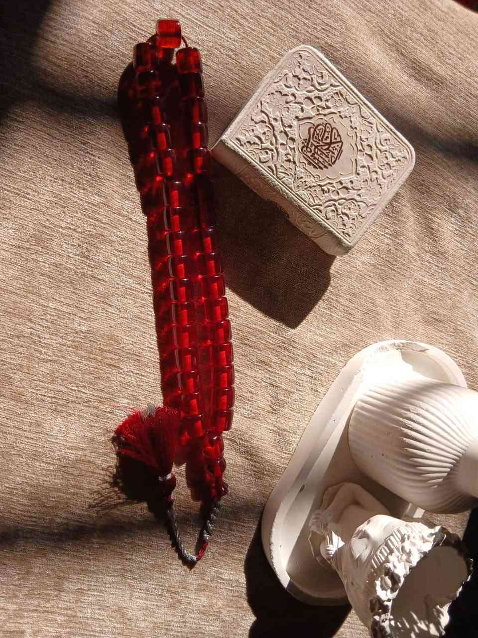 من بعد اذن مدير الصفحه المحترم ​فاتوران ألماني شفاف (ألماني أصلي)
جمال لا يحتاج لتفاصيل.. خامة قديمة وأنتيك بخراطة باكستانية.
​الوزن التقريبي: 77 غرام.
​ملاحظة: القطعة المعروضة هي الوحيدة المتوفرة لدينا (لا يوجد غيرها) وهذا يثبت قدمها وأصالتها كقطعة أنتيك.
​السعر: 150 ألف
​العنوان: بغداد
​التوصيل: لجميع المحافظات (5 آلاف)
​للتواصل: ***********
