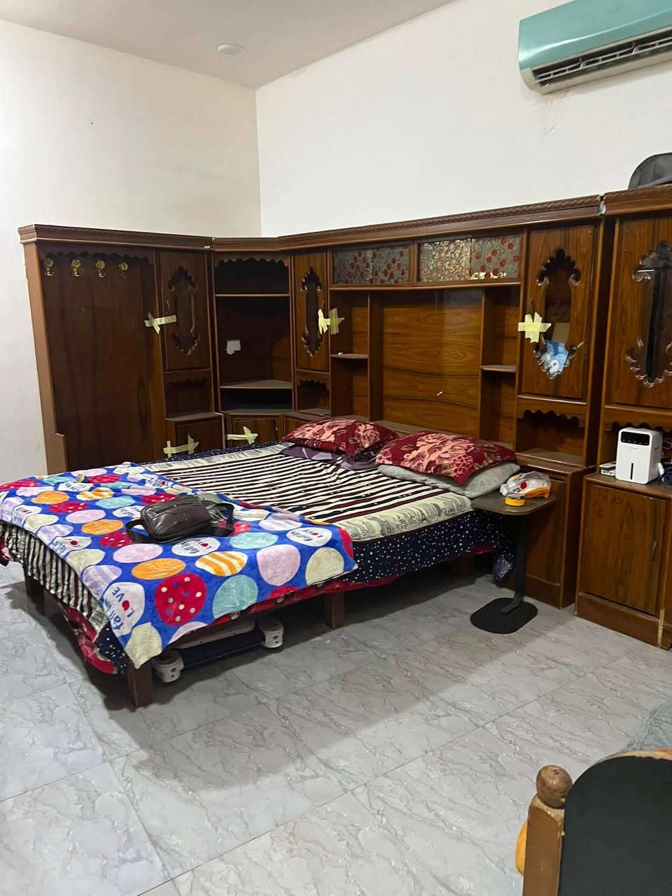 عنوان البيت الدوره  نسيم دجلة
اليوم لدينا  منزل مستعجل على البيع  
البيت كلش حلو 
راح احجيلكم  عن تفاصيل البيت  
الطابق الاول كما موضح  بل صور حديقه و مطبخ  و استقبال  و حولي و صحيات  و غرفه  نوم  
نروح على طابق ثاني 
غرفه  و حولي و سطح  كلش كبير و بيت مرتب و مناسب جداً  يعني سعره مغري جداً 🤩يعني تخيلو سعره بس ...... 
للاستفسار خاص...


**إذا كنت صاحب هذا الإعلان وتريد حذفه لأي سبب، رجاءا أرسل رسالة إلى الدعم الفني**