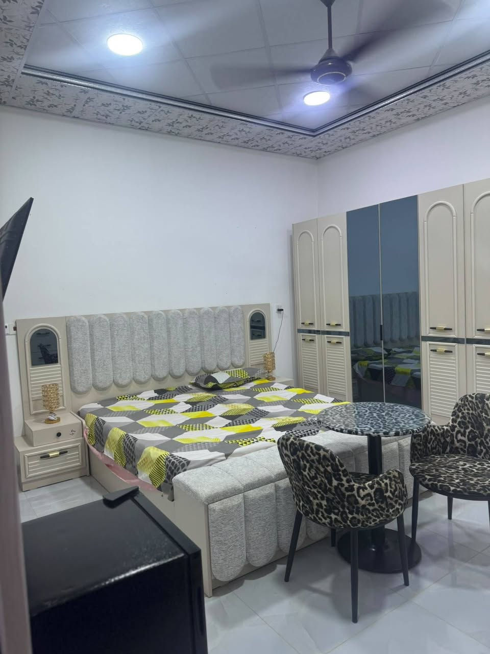 مشتمل ١٢٥ متر طابقين الطابق الثاني موكامل جبيريه٣ غرفتين وصاله ومطبخ استقبال مثل ماموضح السعر ٦٨ مليون بالصور للاستفسار مراجعة مكتب الياقوت للعقار *********** إشارة إلى الأصدقاء 󱢏 @

