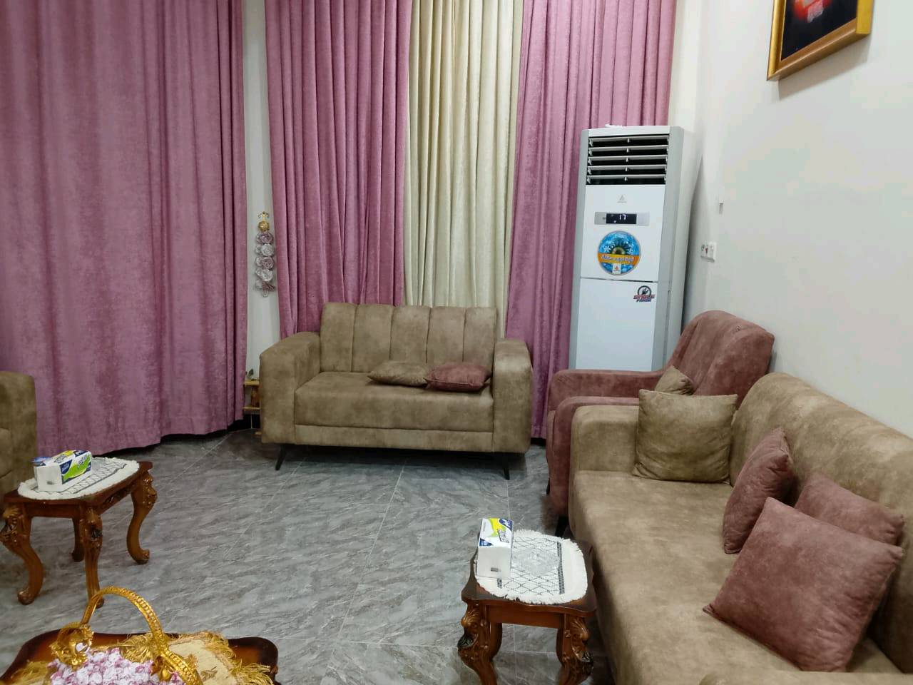 دار للبيع طابو صرف المساحه  150 متر بناء حديث 2024  كامل مكمل مابي نقص 
الطابق الأول استقبال وغرفه  ومطبخ مع الكاونــتـــــر مع الطباخ التركي مثل ماوضح بالصوره وصاله و حمام 
الطابق الثاني 3 غرف وصاله  العنوان بغداد المدائن  حي (التصنيـــــــــع)   الاستفسار والاتصال الرقم هـــ‏‪***********‬‏

(جيب غراضك واگعد)
فؤل ومكفول