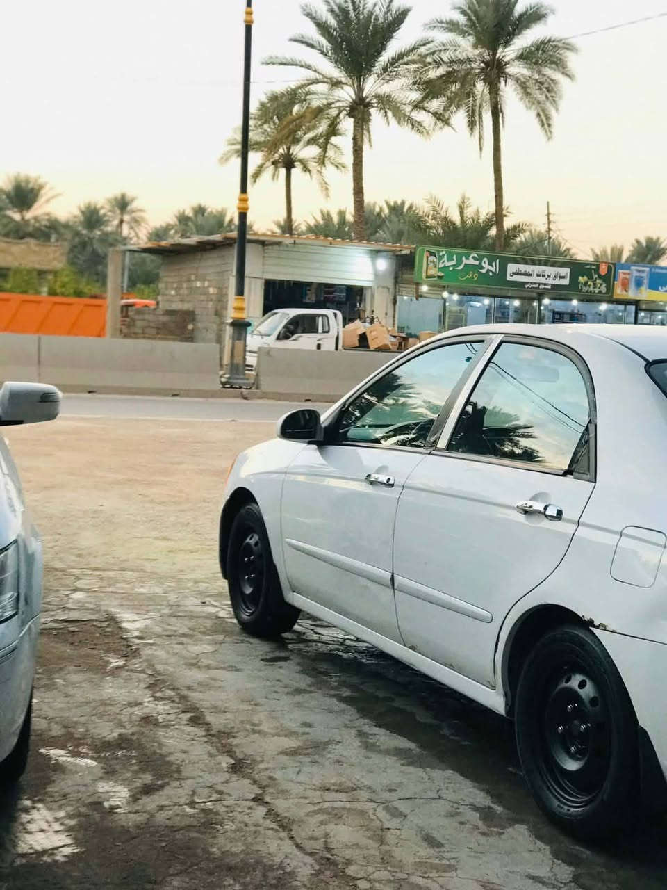 سلام عليكم للبيع سبكترا موديل 8 بيهه قطعتين بنيد وباب خلفي  بدون اي دواخل دوشمه كاعيه جلد تبريد مكاني كربلاء العطيشي للستفسار ***********
