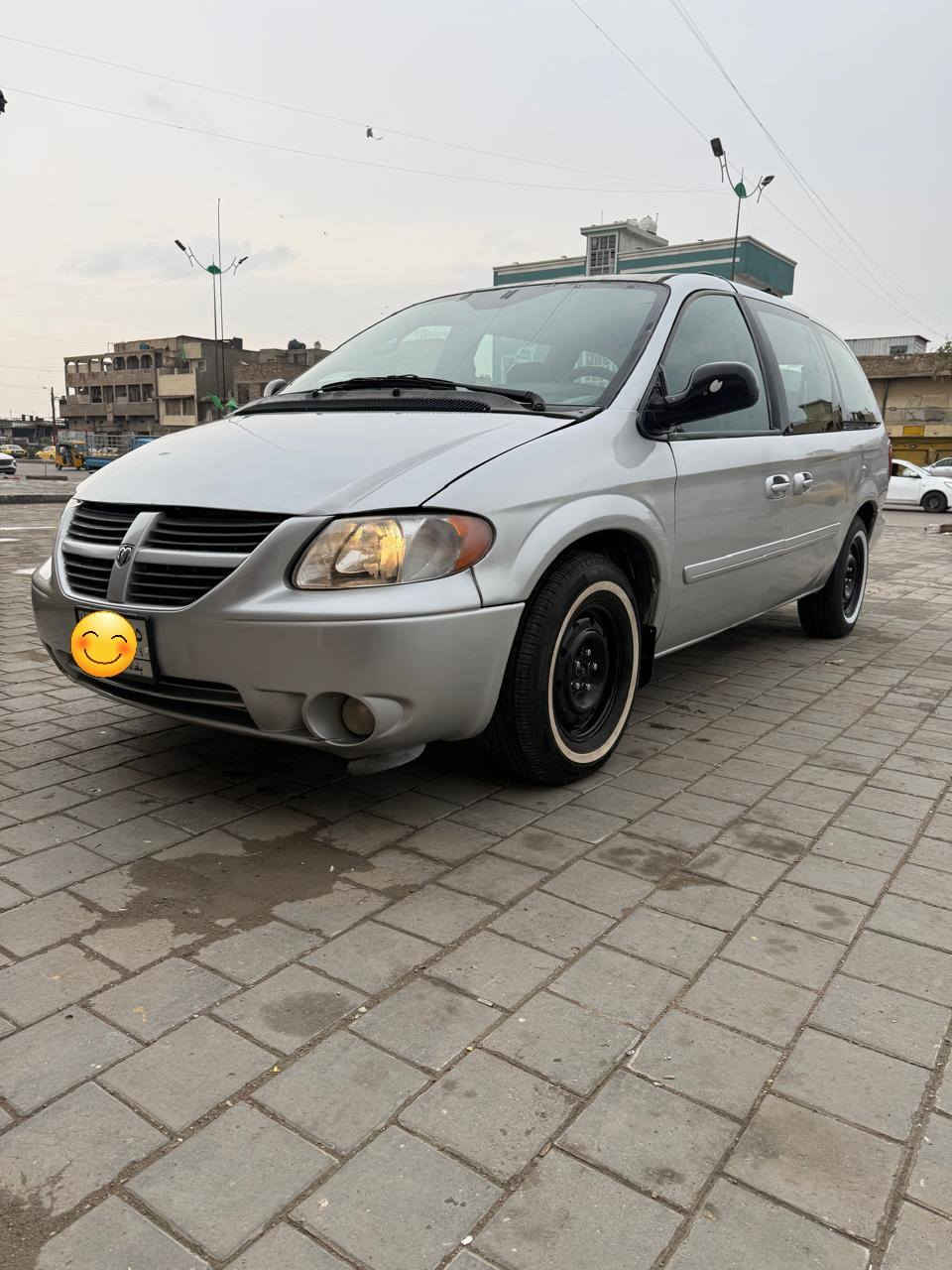 من رخصة مدير الاكروب 
للبيع دوج كرفان رقم بغداد ألماني 
موديل 2005 سنويه نافذه صار شهر
محرك كير ٣٣٠٠ نضيفات تبريد ثلاث قطع شغال بس الأمامي 
اما الخلفي ماعرف شبي 
صدر وتايرات جدد  مصبوغه حزام 
بيها حادث جاملغ الأمامي 
كهربائيات شغاله  مكان السياره بغداد مدينه الصدر السعر 60  بيها مجال بسيط للشراي الهاتف ***********
