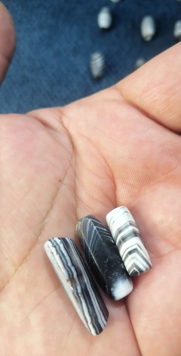 مجموعة من جزع الاصلي القديم
نوادر احجار الجزع  الاصلي القديم جدآ
العدد ١٢ قطعة بيع المجموعة كاملة او مفرد
يتوفر توصيل الى كافة المحافضات


**إذا كنت صاحب هذا الإعلان وتريد حذفه لأي سبب، رجاءا أرسل رسالة إلى الدعم الفني**