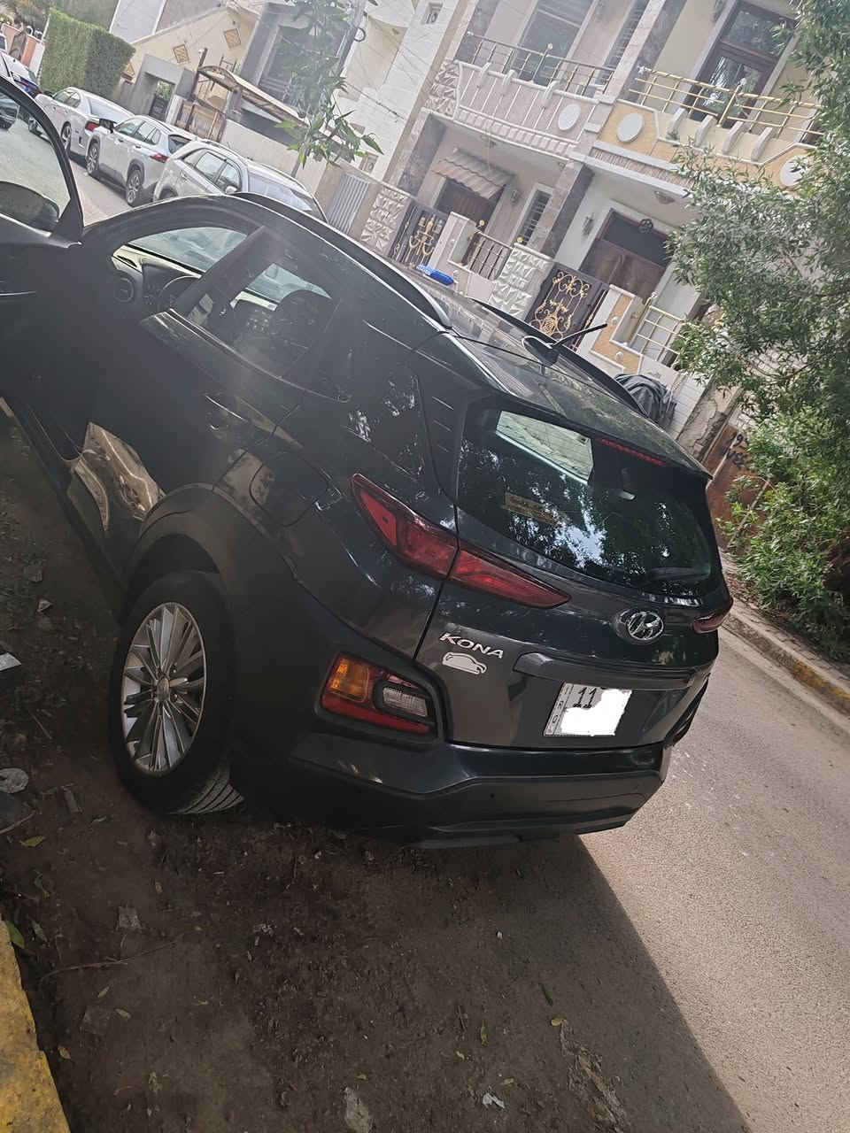 السلام عليكم...
هيونداي كونا sel موديل 2020 رقم بغداد باسمي ماشية 65 الف 
محرك 2000 دوش المرغوب 
كير at 
4x4
بصمه تشغيل 
نضام الخروج عن المسار 
نقطه عمياء حساس جانبي خلفي امامي 
اوتو بريك 
كشنات تدفئه 

حادث السياره موجود كدامك ويه الصور  والسياره استخدام شخصي 
القطع الي جايبهن كلهن بلاديات نفس اللون عدا الدعاميه الاماميه صبغ وشغلهه كلش حلو السياره جديده من كل النواحي وممتعوبه شرط الفحص 
السعر 135 ورقه وبيهه مجال 
***********
