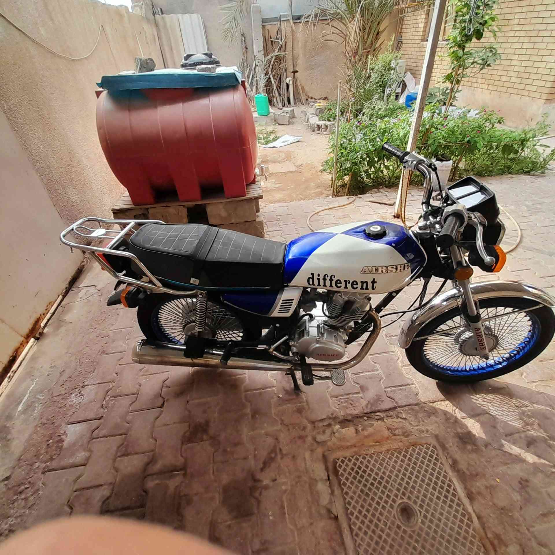 سلام عليكم دراجه ارشه البيع  البصره البرجسيه دراجه مديل ديل ٢١ السعر ٨٥٠ ***********
