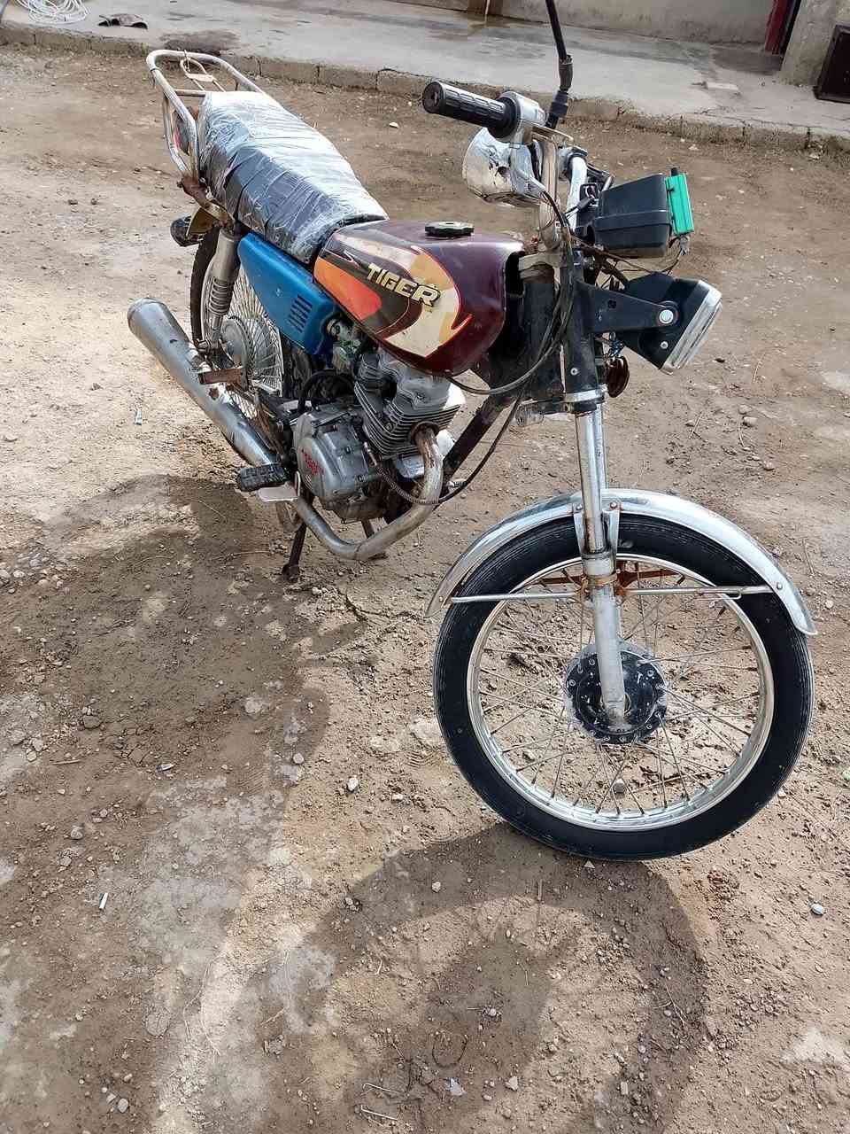 موطور للبيع بارت ٢٠١٨
شغال كامل 

محرك نضيف حيل

تواير جديد

ويل جديد

السعر٢٢٠

***********
المكان قريه شكرا
