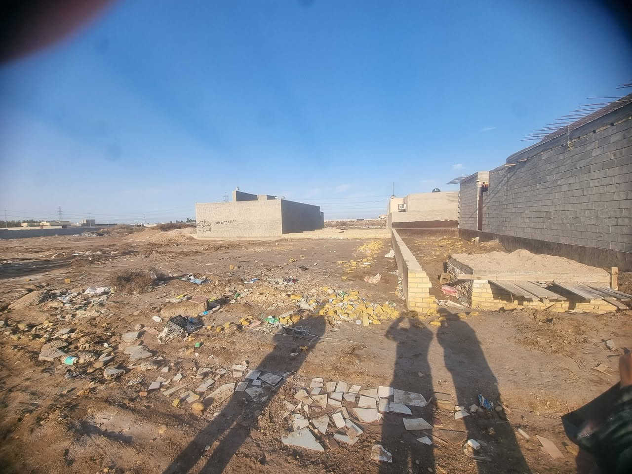 سلام عليكم قطعتين بالكوت طابو سند ٢٥  كل قطعه ٢٠٠ اب ٢٠٠  متر وحده ابضهر الثانيه على شارعين   ابحي الحكيم ابشارع التمايمه ابضهر ابيوت النازحين  وحده بيه بتلو كامل او وحده قطعه فارغع السعر القطعه الوحده البدون بتلو ٨  مليون والثانيه ام البتلو اب١٠   او بيه مجال قليلل
الاستفسار اتصل على الرقم ***********
