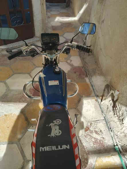 سلام عليكم دراجه يراني ارشه للبيع دراجه حلوه ونضيفه اي نقص مابيه كهربائيات كله شغال  شاير يسره يمنه كله شغال لايت عالي ناصي كله شغال مكينه حلوه ناعمه هندر شغال اوراق كامله 7 اوراق كامله مكاني تاجي سبع البور سعر.. 500 وبيه مجال حك جيه لستفسار ***********
