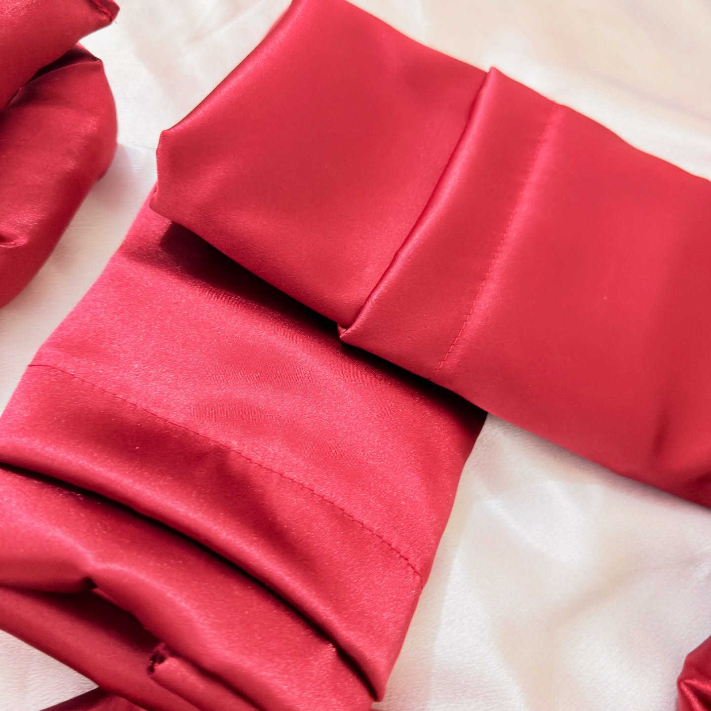 بكج الستن من نوڤارا ♥️✨

بكج من الستن الحريري درجة اولى كوالتي عالي ناعم جداً على البشرة يحافظ ع الشعر من التشابك اثناء النوم يعطي شعوراً بالراحة والنوم العميق ..لمعة الحرير تضيف جمالاً لسريرك ✨🤍

البكج يتكون من 8 قطع وهدية :

وجه مخدة عدد 2 كبير راهي ومريح

بونيه الشعر (كب ) من طبقتين 

انبوبة برم بارد للشعر 

كيترات صغيرة عدد 2 

كيترات كبيرة عدد 2 

هدية من البيج ♥️✨

السعر 30 ألف 

اللون حسب طلب الزبونة 🫶✨

للحجز ارسال رقم هاتف وعنوان 📱📤

التوصيل مجاناً لجميع محافظات العراق 🚕


**إذا كنت صاحب هذا الإعلان وتريد حذفه لأي سبب، رجاءا أرسل رسالة إلى الدعم الفني**