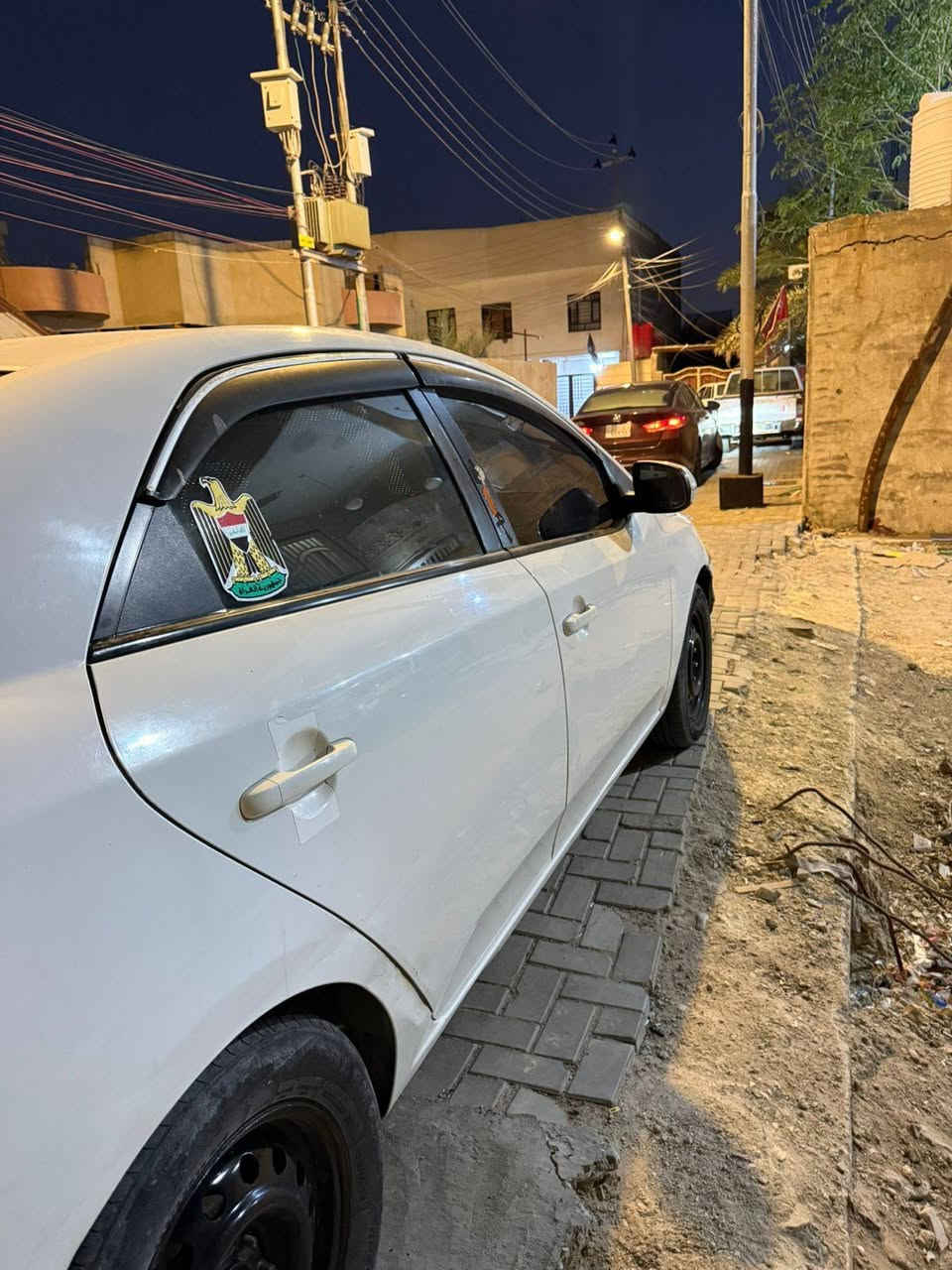 السلام عليكم سيراتو مديل 11  بيهة ضربه بل بنيد نفسه باقي ما مبدل وبيهة شويه دحجات مكينه مفتوحه بس شرط لا تنغيص ولا تبخير ولا دكت دوانز ابد بانزين عادي وما اكلكم مال موضف وهل سوالف لا السياره دايحه يوميه بمكان ماشيه 279عنواني بصره *********** السعر  90بيهة مجال قليل
