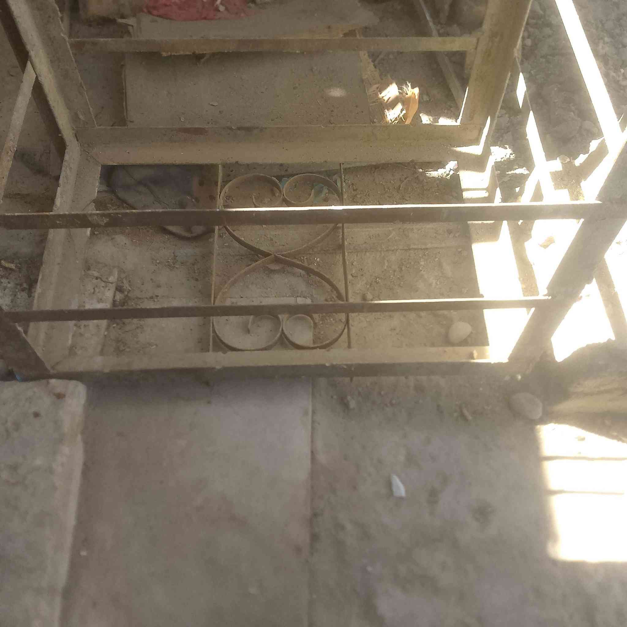 للبيع 
باب شرط شرط نظيف بس نريد نفصل حديد بمكانه وقفص مكيف 
150
وبيهن مجال
ارتفاع مترين و 10
وعرض متر و20
***********
او خاص واتساب
واني خادم
مكاني خضر
